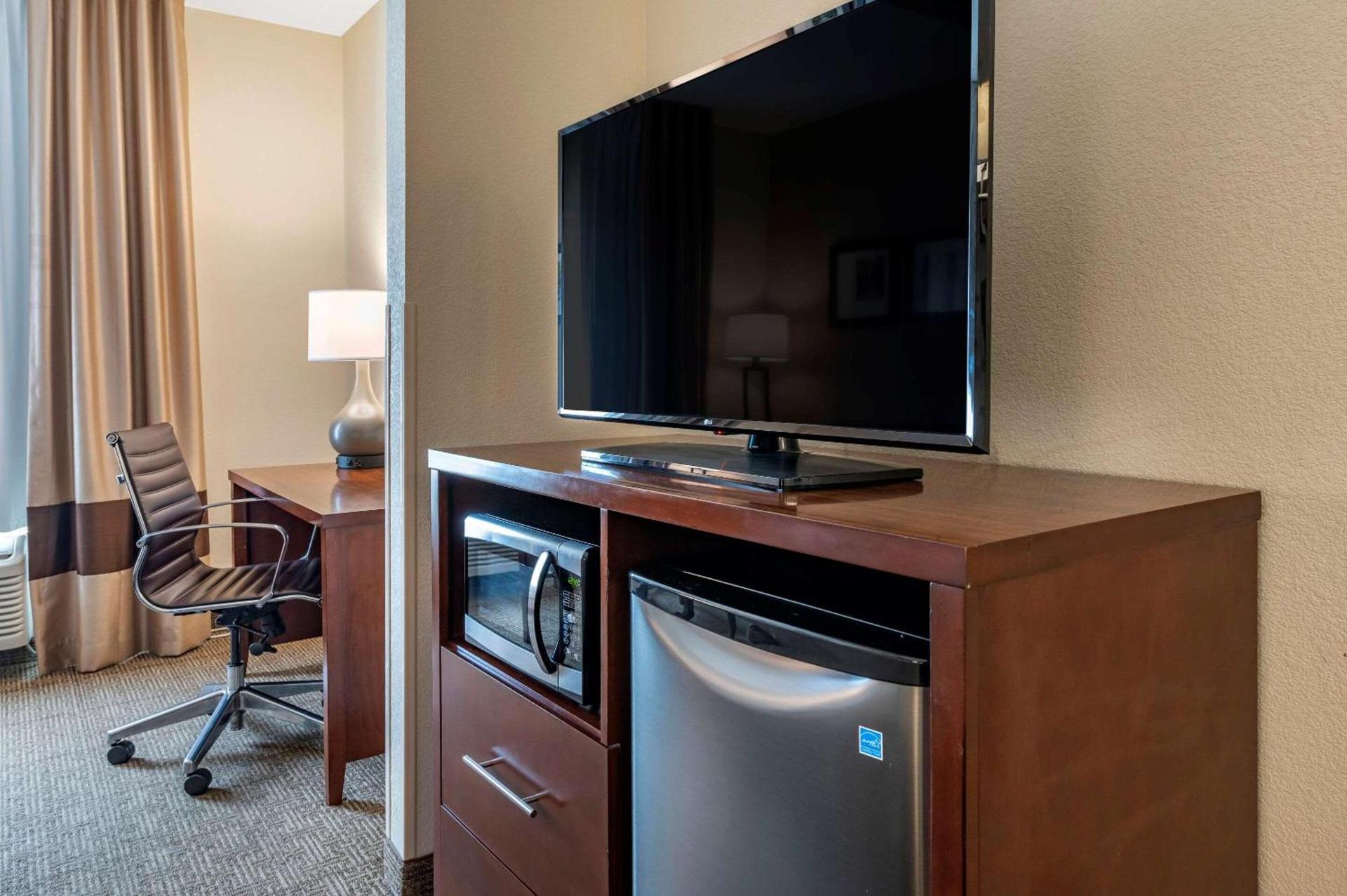 Comfort Suites Columbus West - Hilliard photo 23