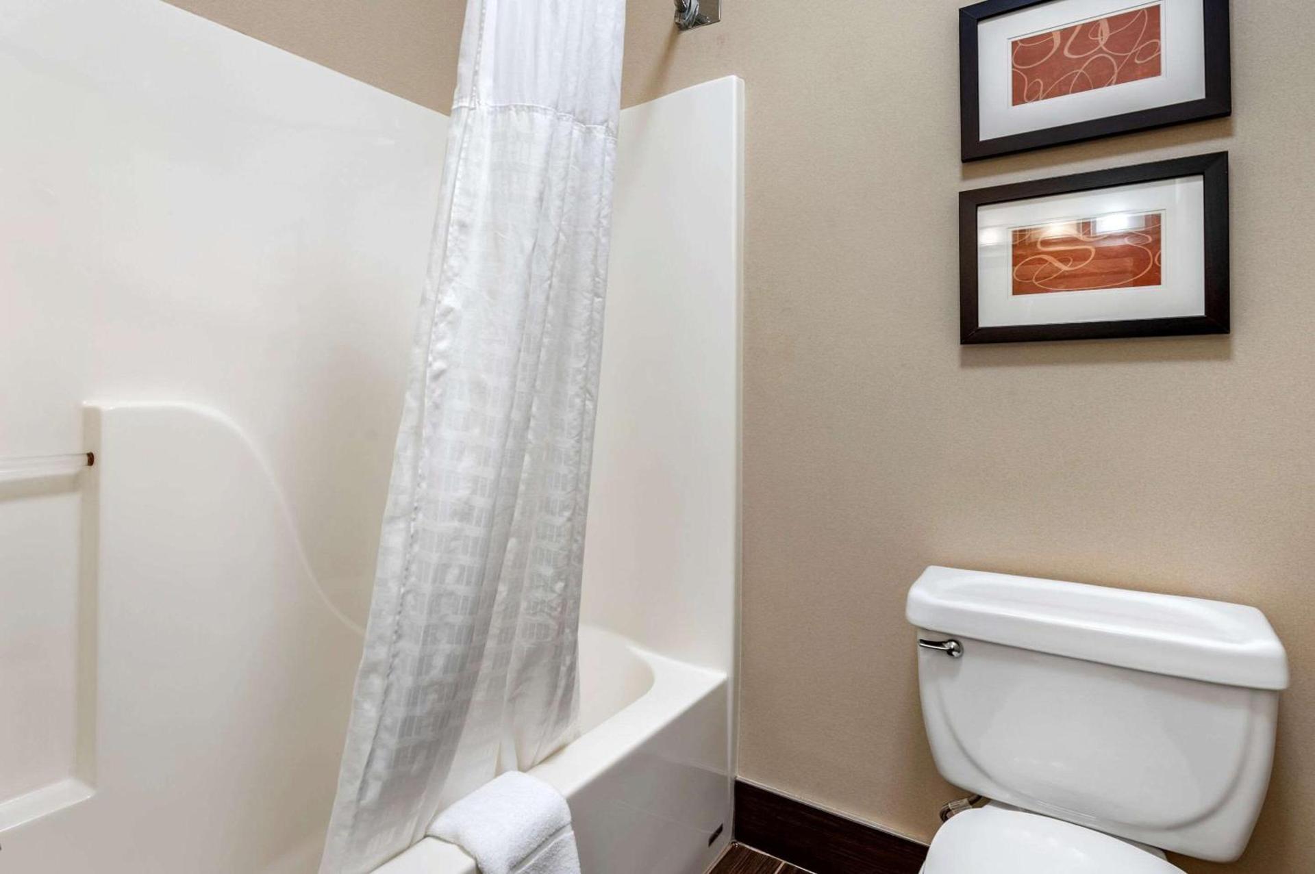 Comfort Suites Columbus West - Hilliard photo 25