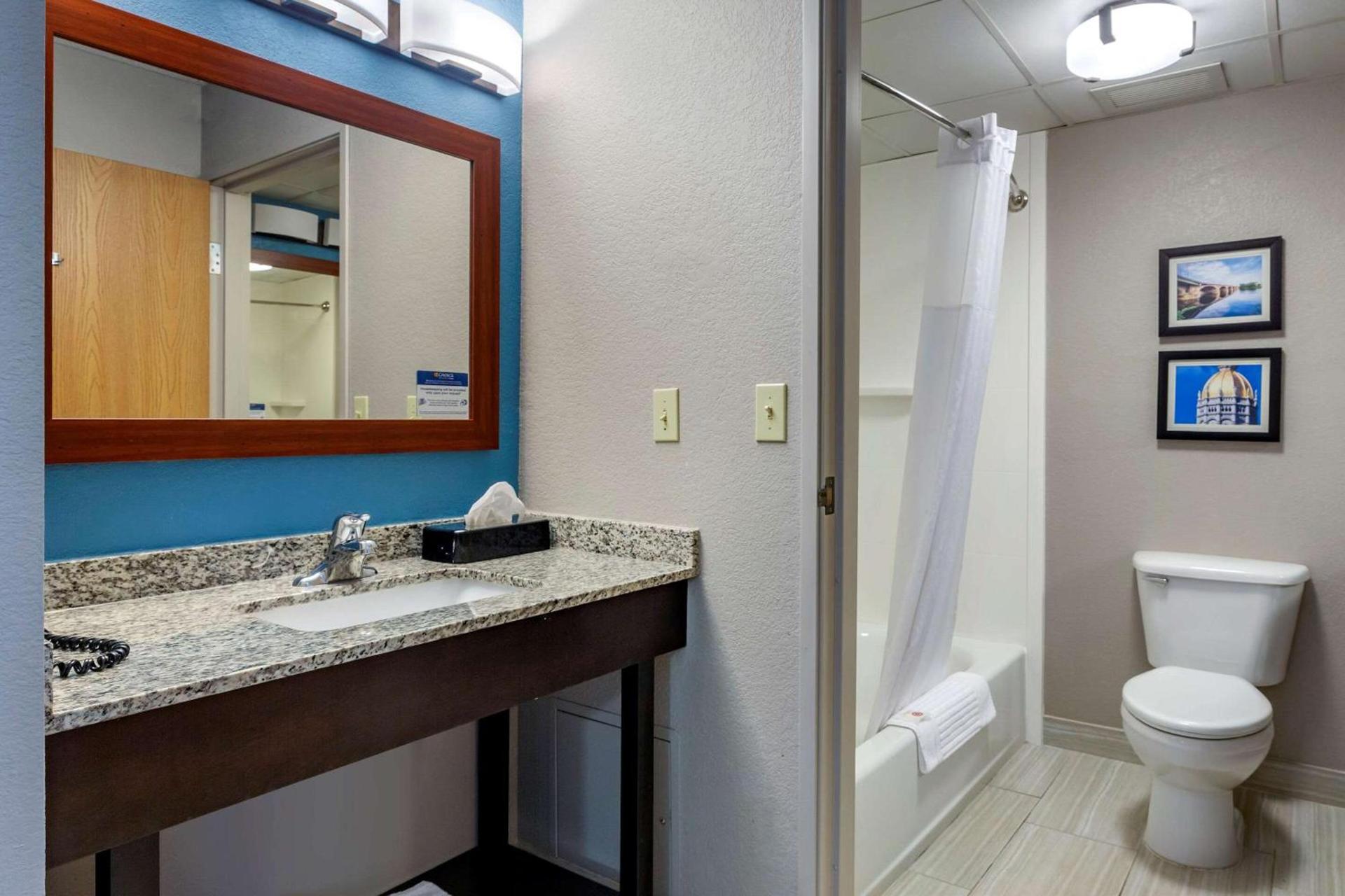 Comfort Inn Griswold photo 9