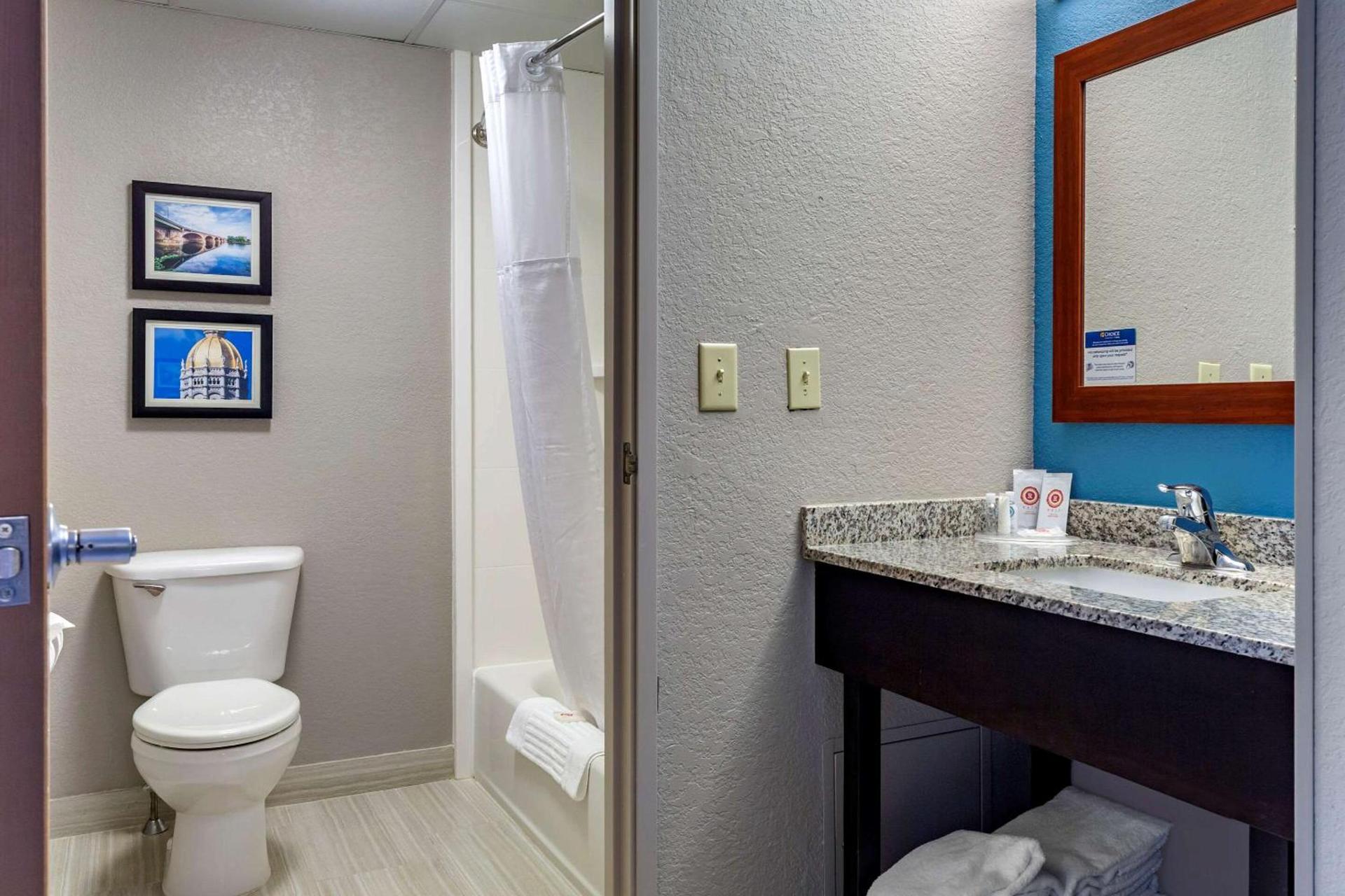 Comfort Inn Griswold photo 13
