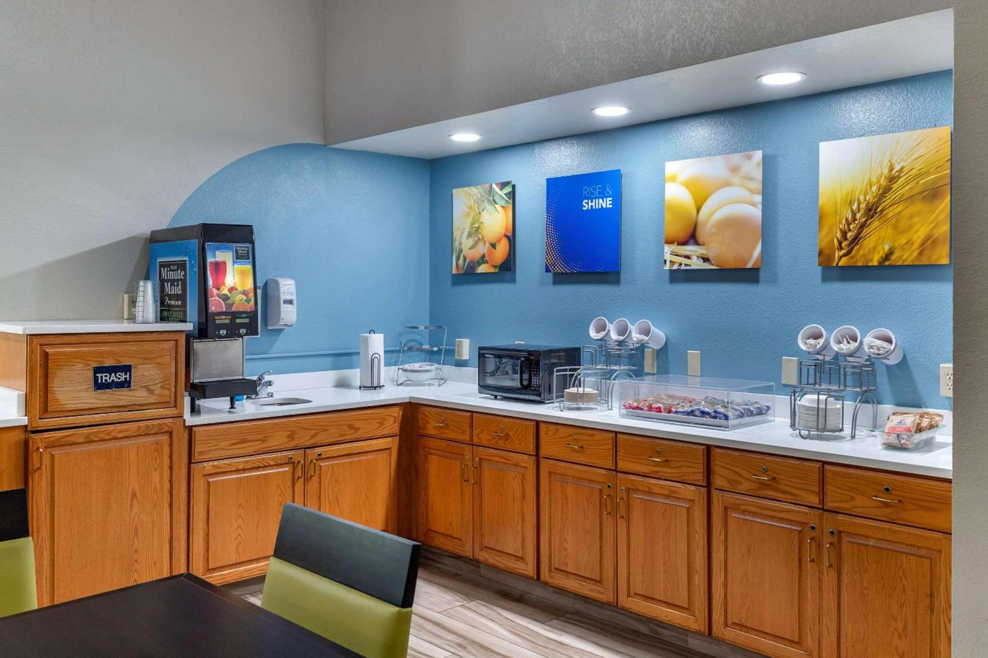 Comfort Inn Griswold photo 29