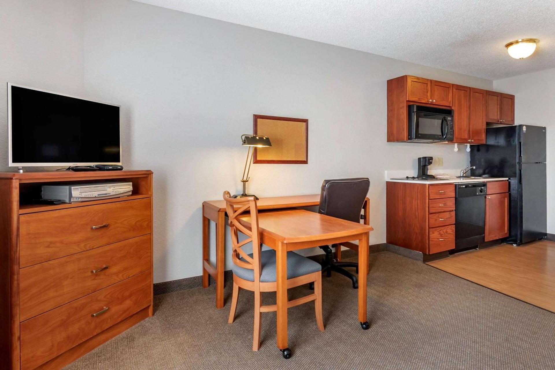 MainStay Suites Emporia photo 16