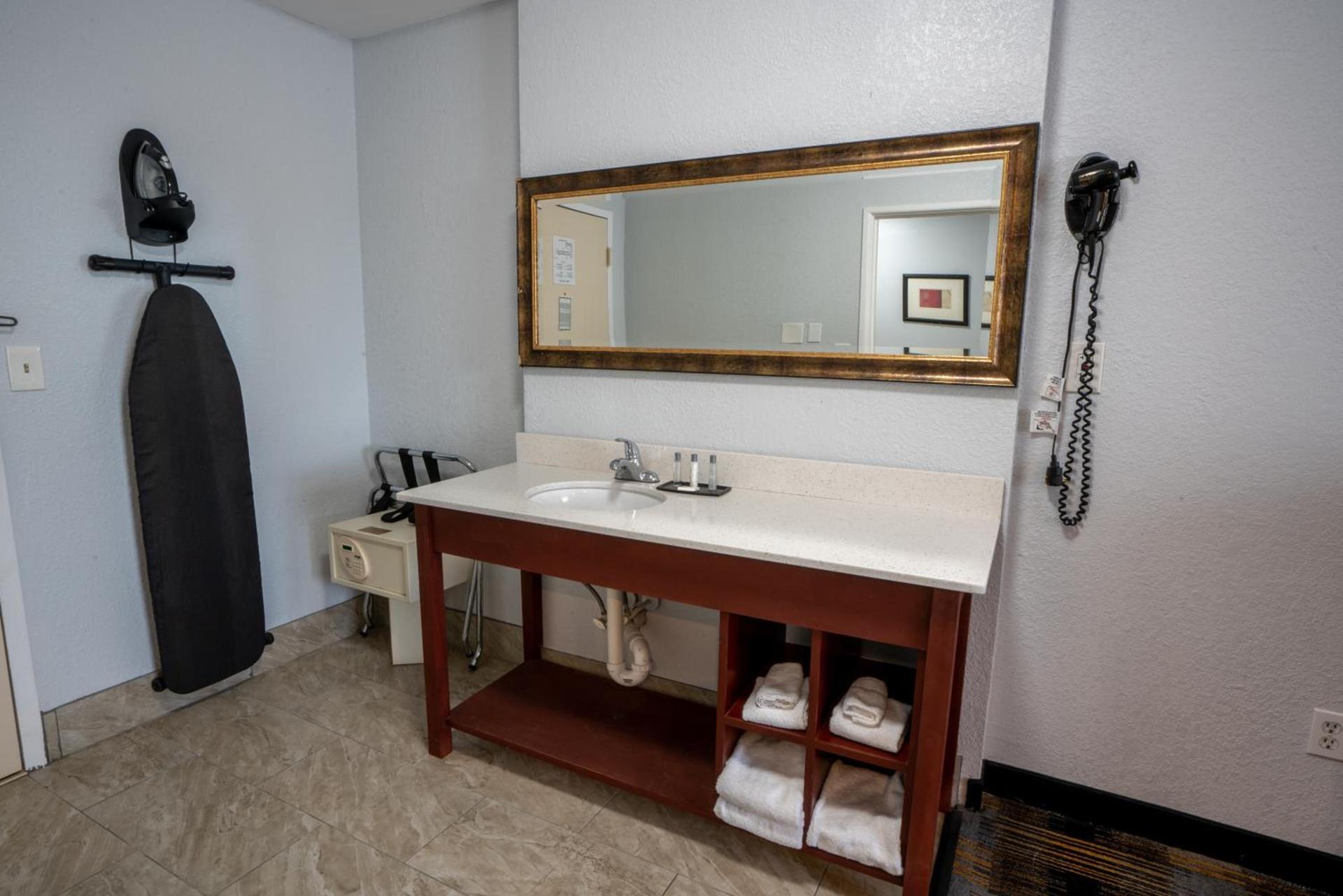 Hyannis Plaza Hotel photo 14