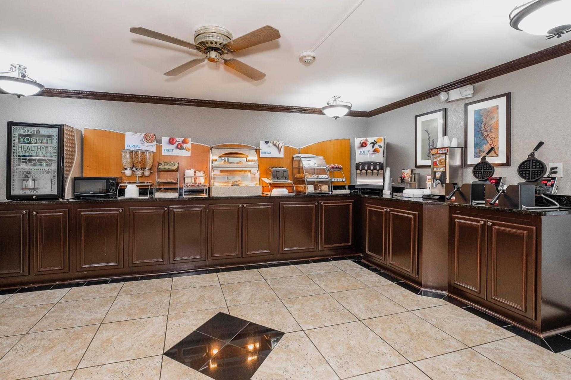 Red Roof Inn & Suites Macon photo 10