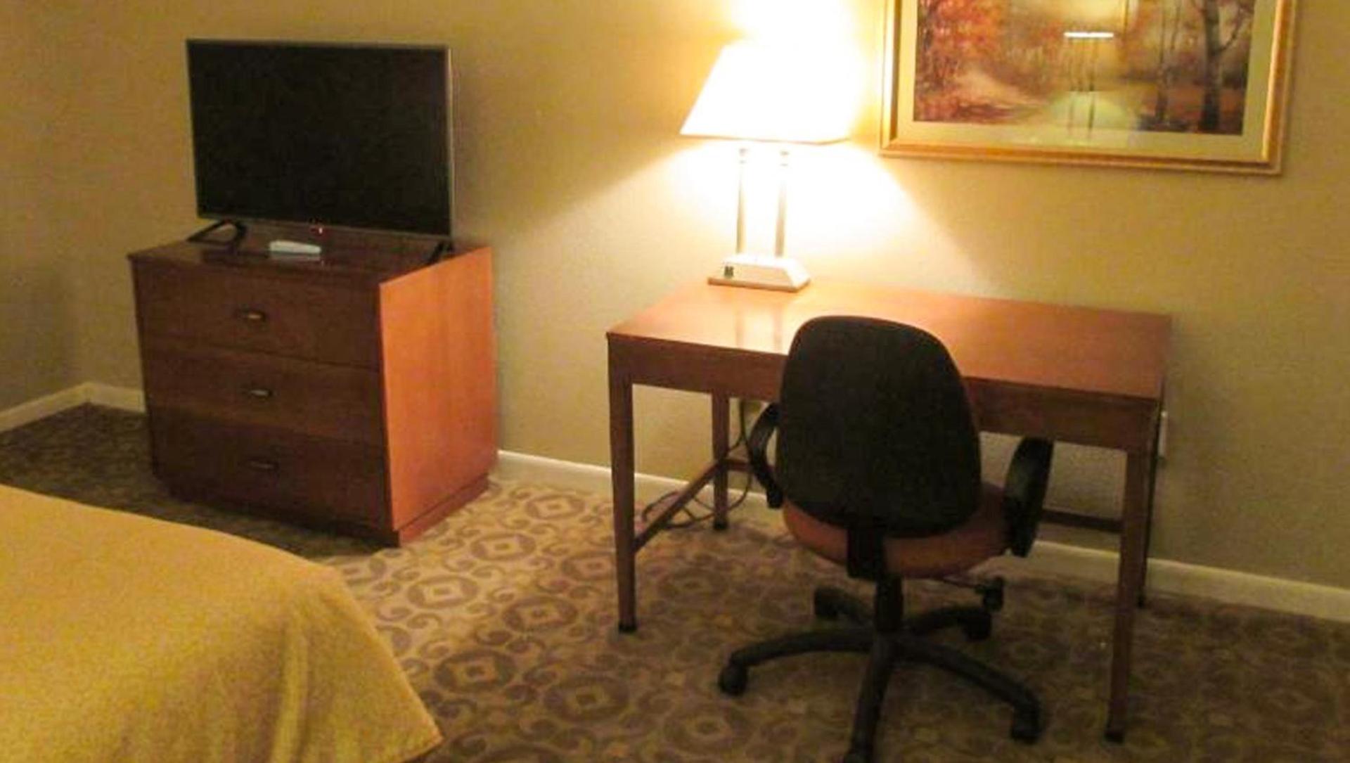 Magnuson Grand Pioneer Inn and Suites photo 18