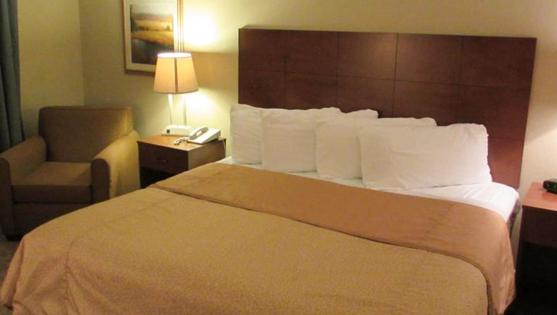 Magnuson Grand Pioneer Inn and Suites photo 17