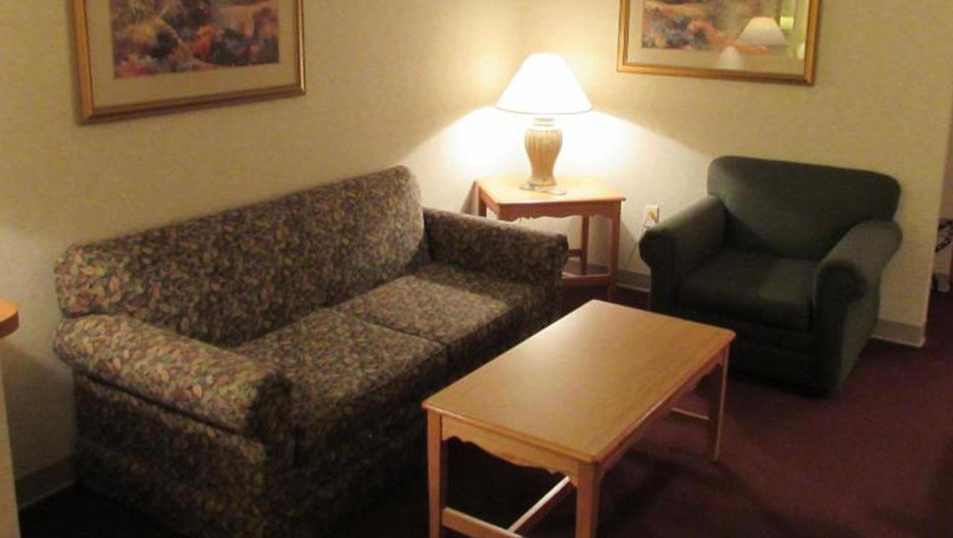 Magnuson Grand Pioneer Inn and Suites photo 25
