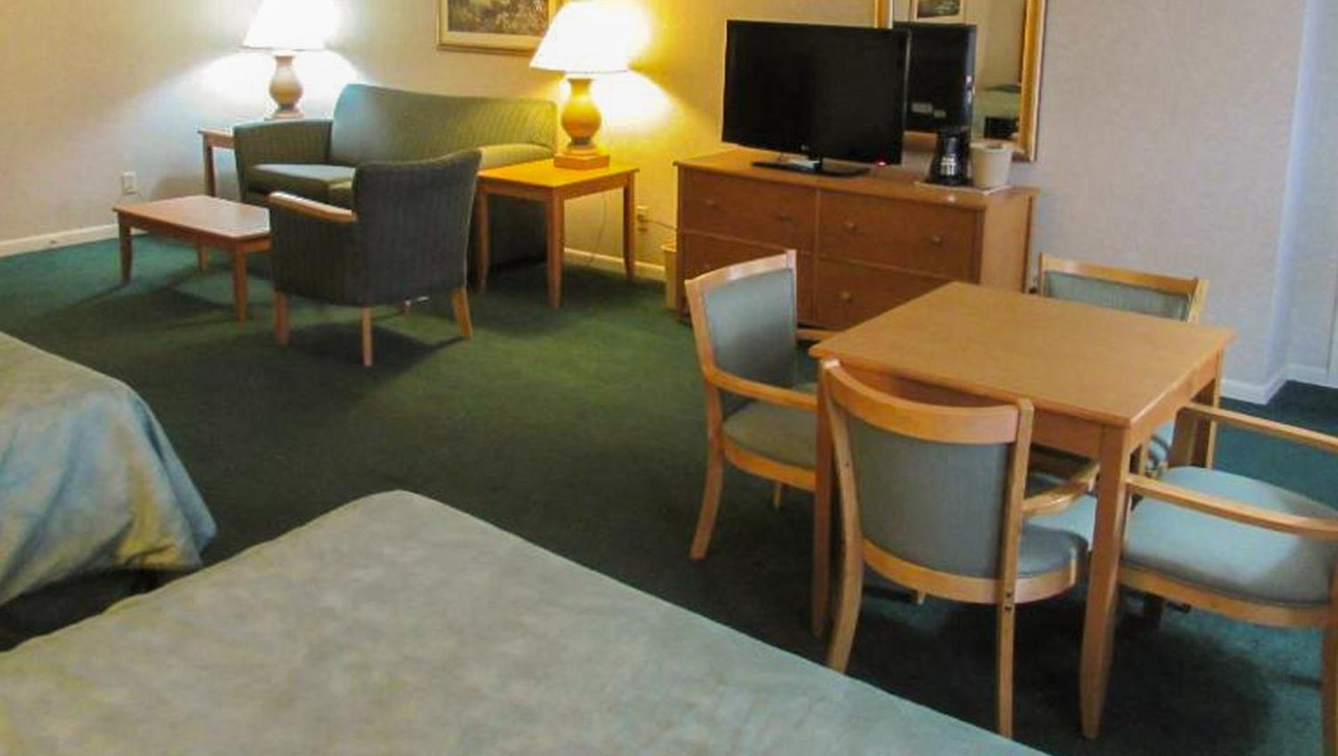 Magnuson Grand Pioneer Inn and Suites photo 30