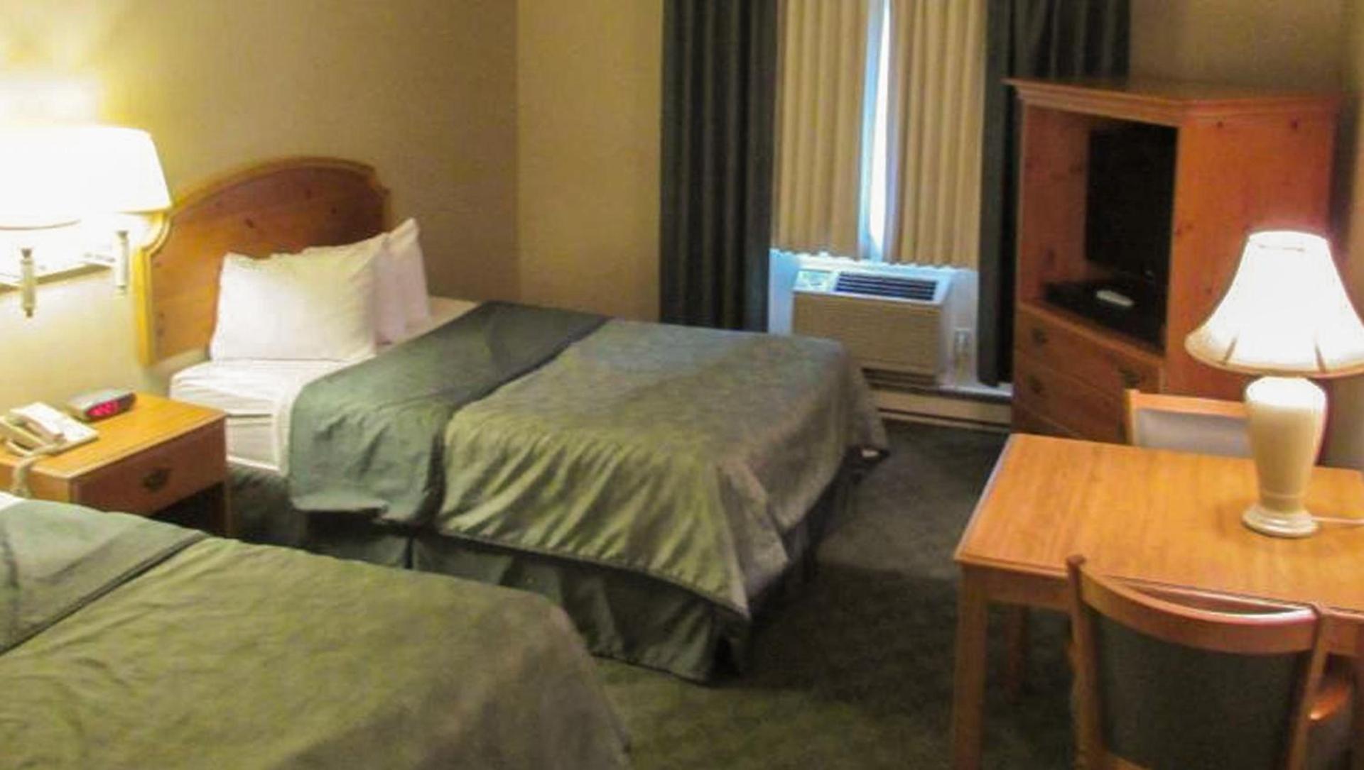 Magnuson Grand Pioneer Inn and Suites photo 2