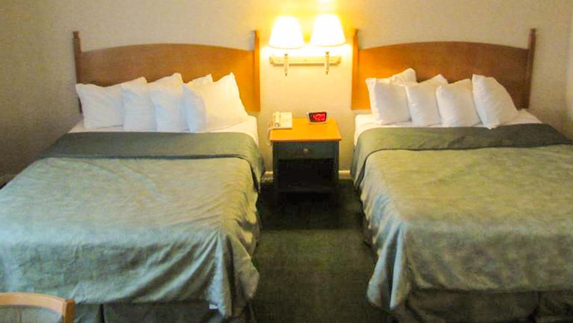 Magnuson Grand Pioneer Inn and Suites photo 36