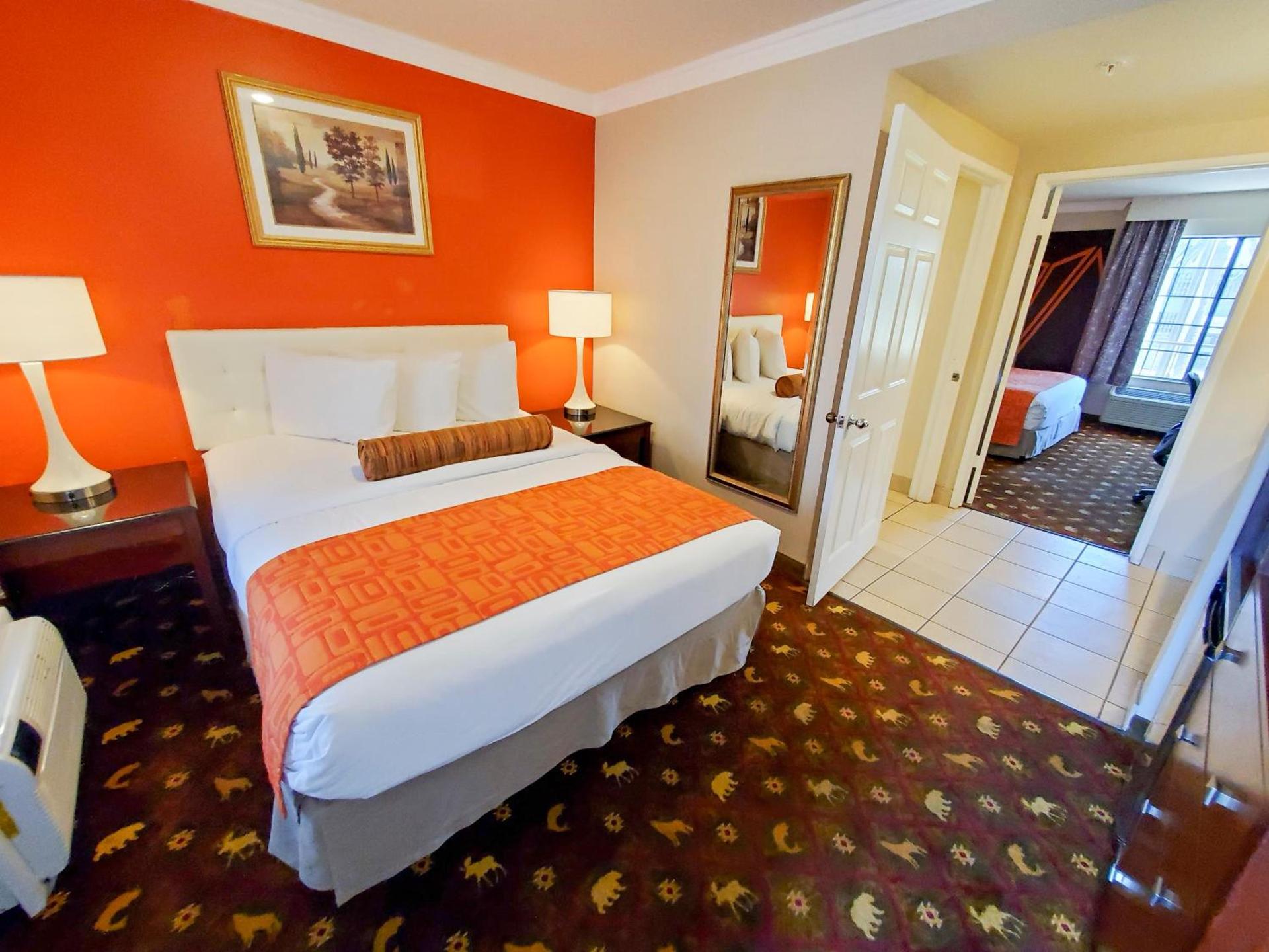 Howard Johnson by Wyndham Pasadena photo 25