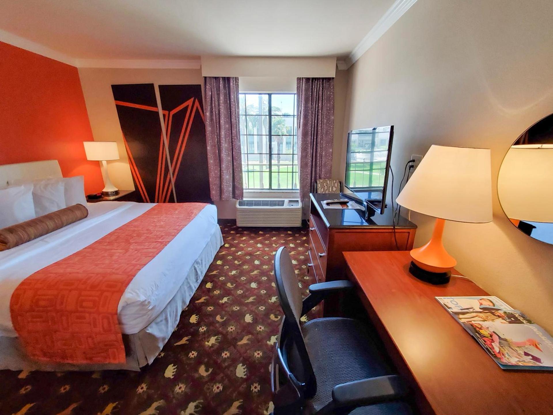 Howard Johnson by Wyndham Pasadena photo 5