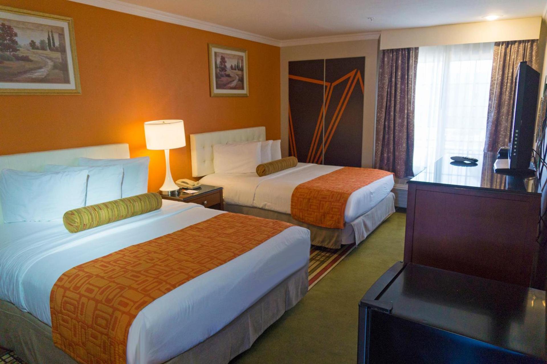 Howard Johnson by Wyndham Pasadena photo 6