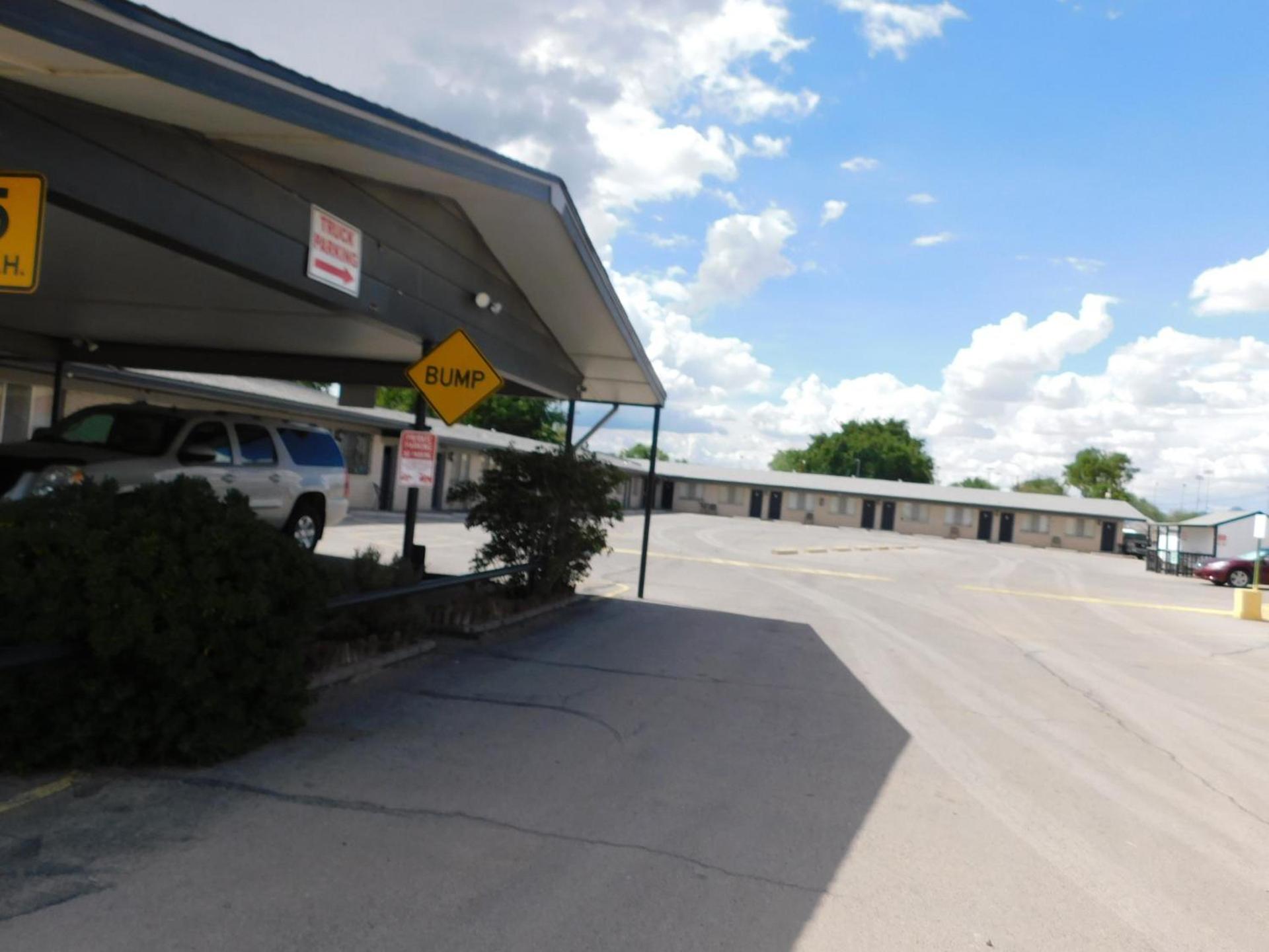 Royal Host Motel photo 4