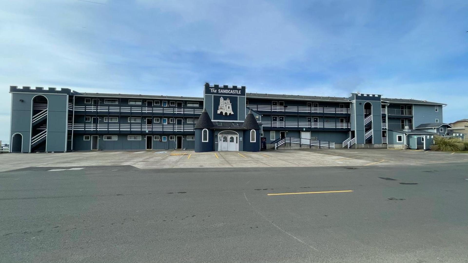 The Sandcastle Beachfront Hotel photo 2