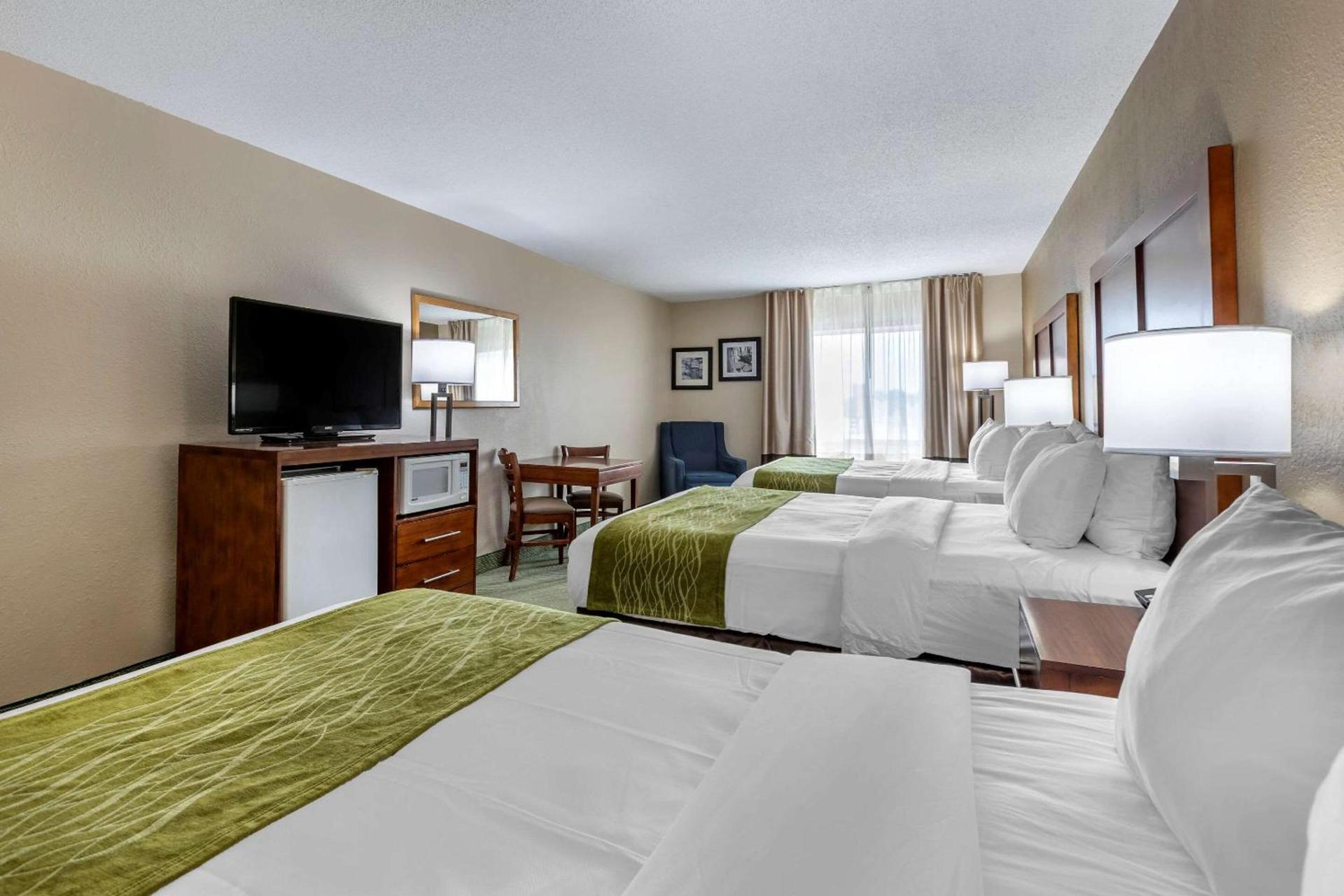Comfort Inn Muscatine near Hwy 61 photo 17