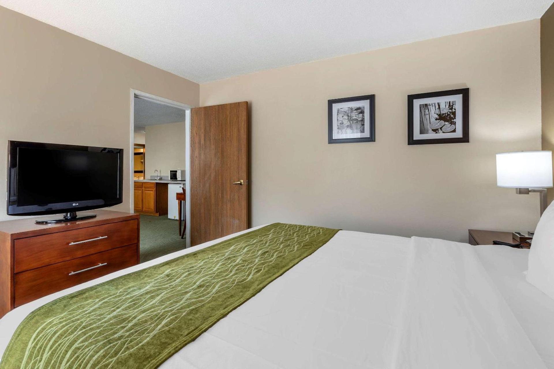 Comfort Inn Muscatine near Hwy 61 photo 30