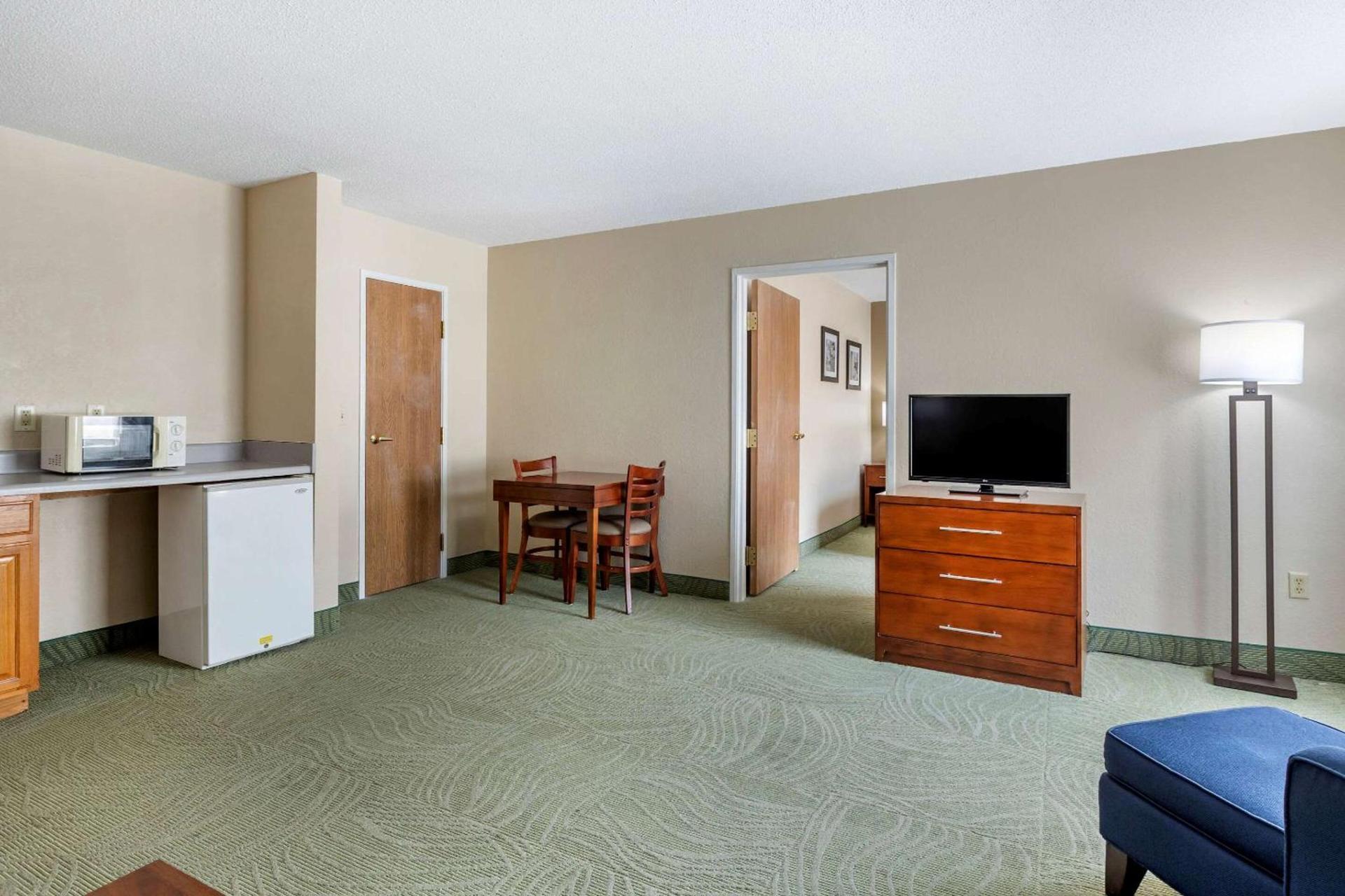 Comfort Inn Muscatine near Hwy 61 photo 31