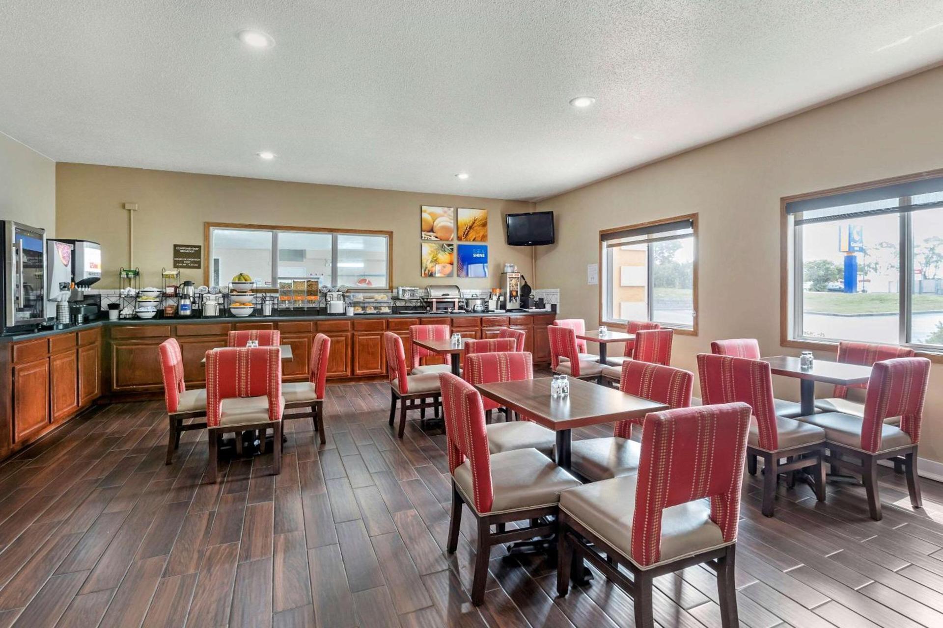 Comfort Inn Muscatine near Hwy 61 photo 36
