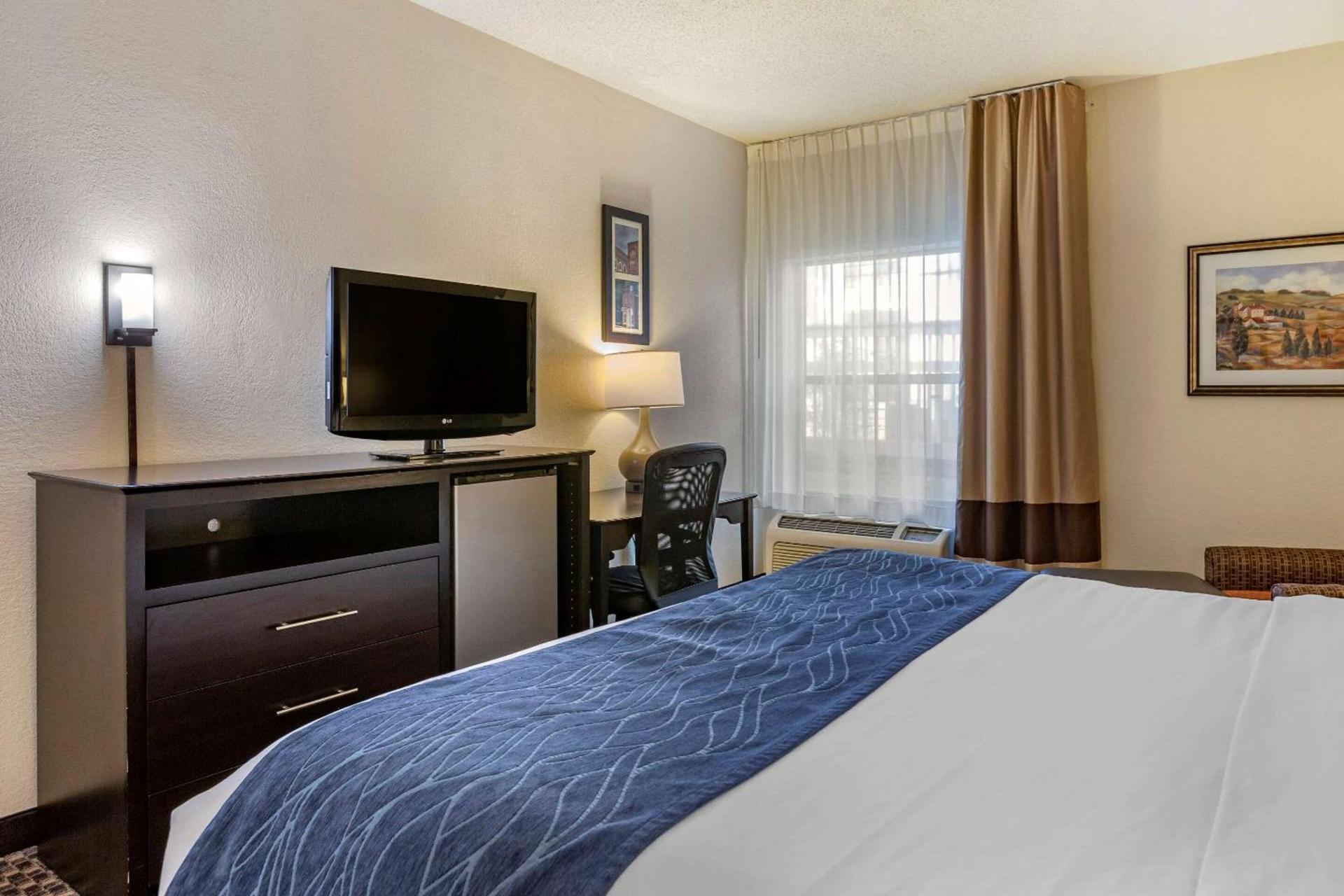 Comfort Inn Wings Stadium photo 3