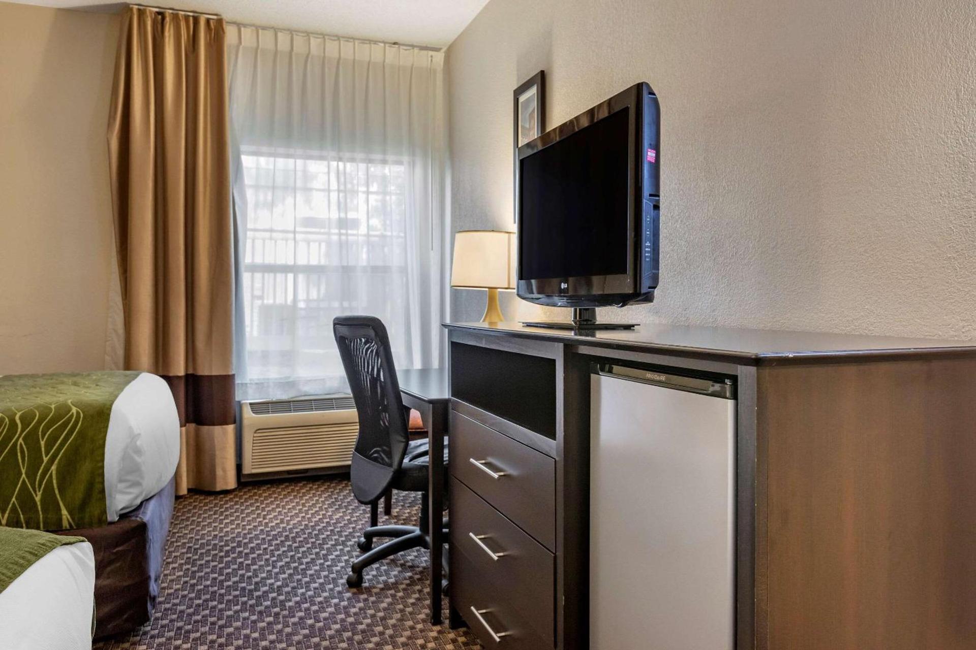 Comfort Inn Wings Stadium photo 6