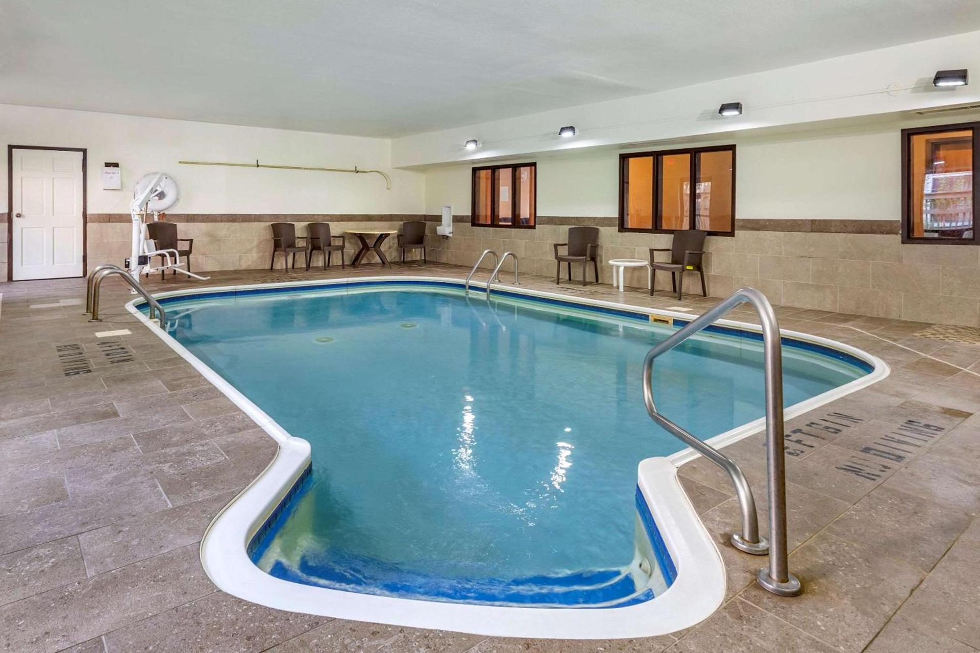Comfort Inn Wings Stadium photo 12