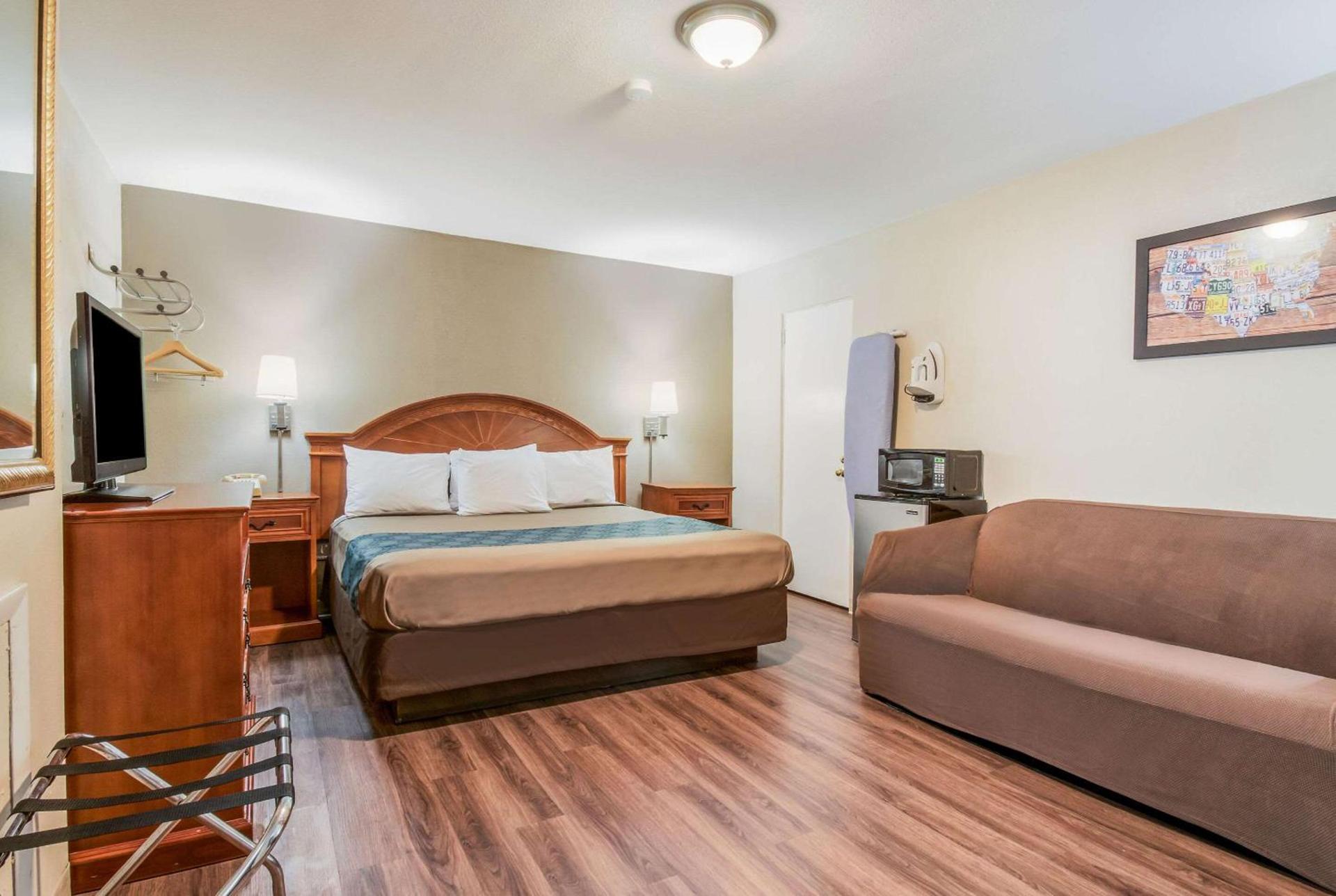 Econo Lodge Mechanicsburg - Harrisburg West photo 14