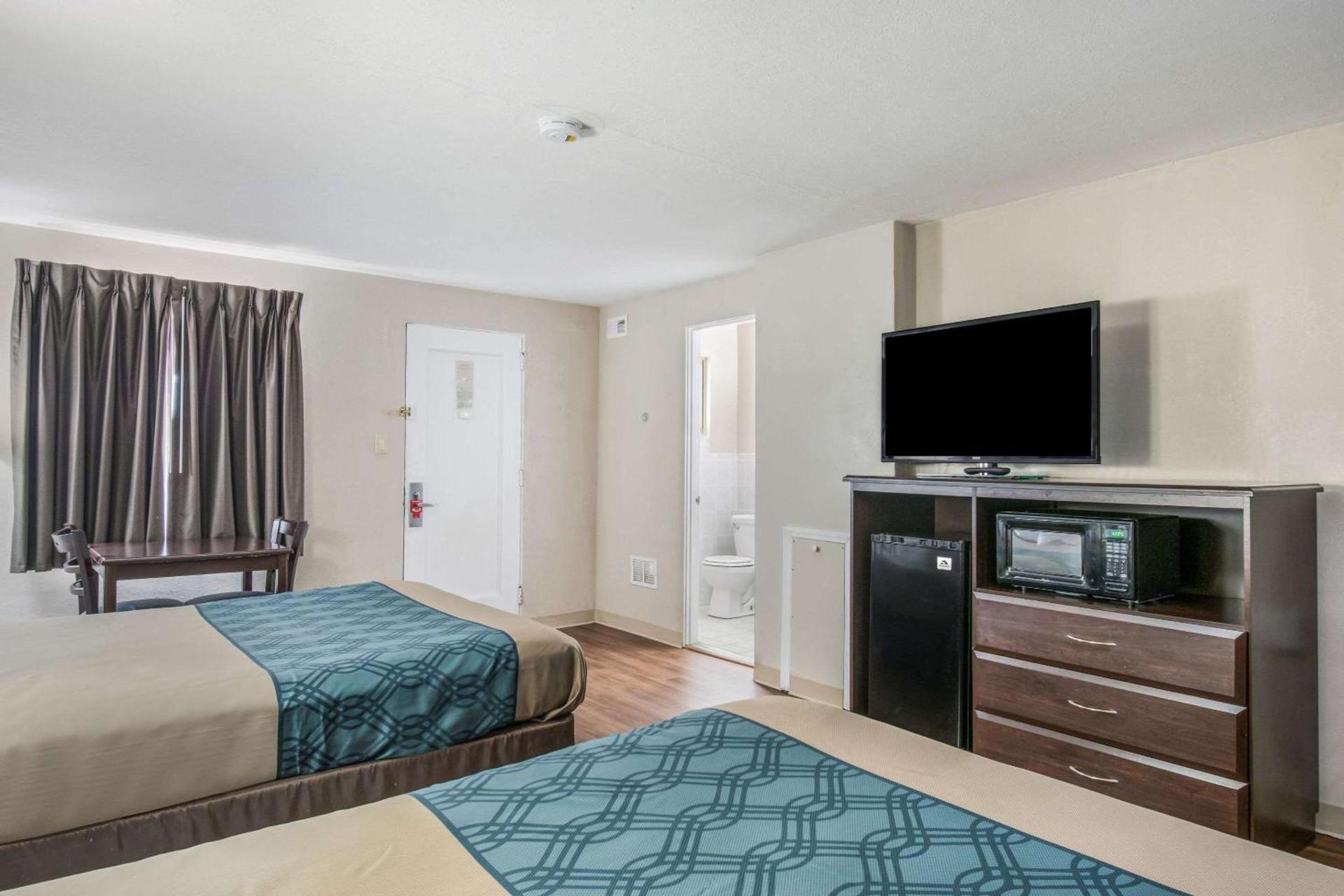 Econo Lodge Mechanicsburg - Harrisburg West photo 18