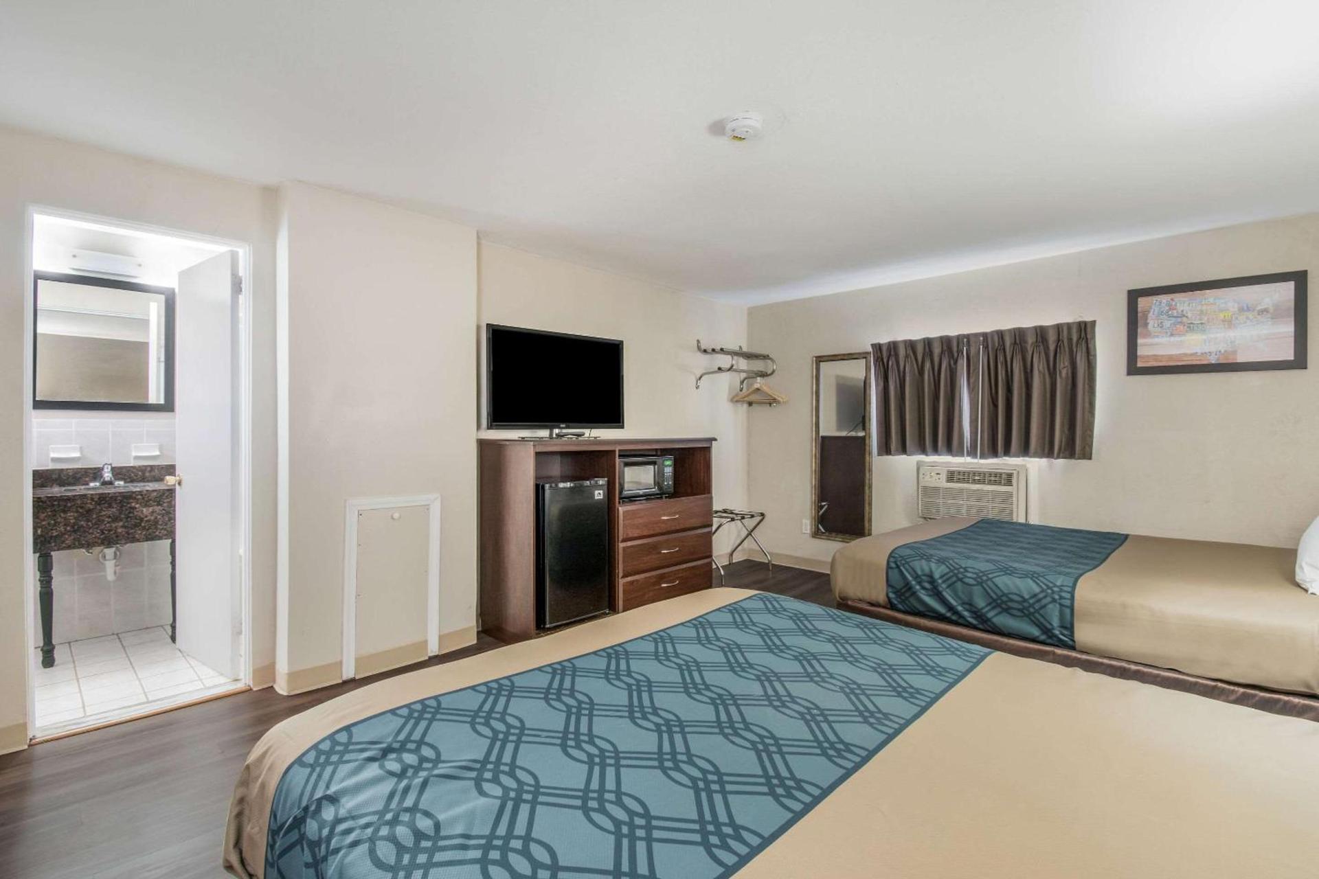 Econo Lodge Mechanicsburg - Harrisburg West photo 19