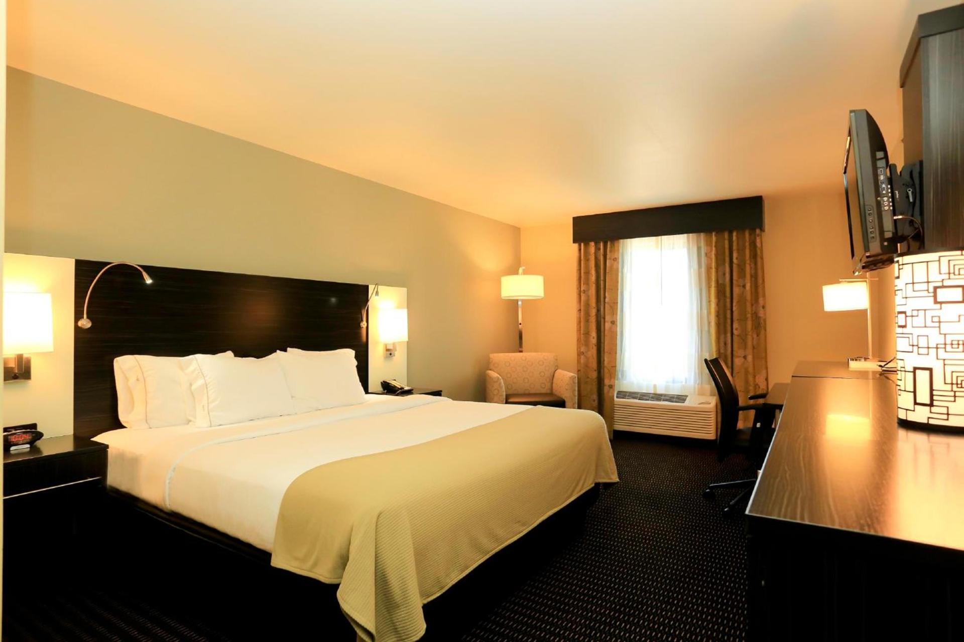Holiday Inn Express & Suites Marion Northeast by IHG photo 2
