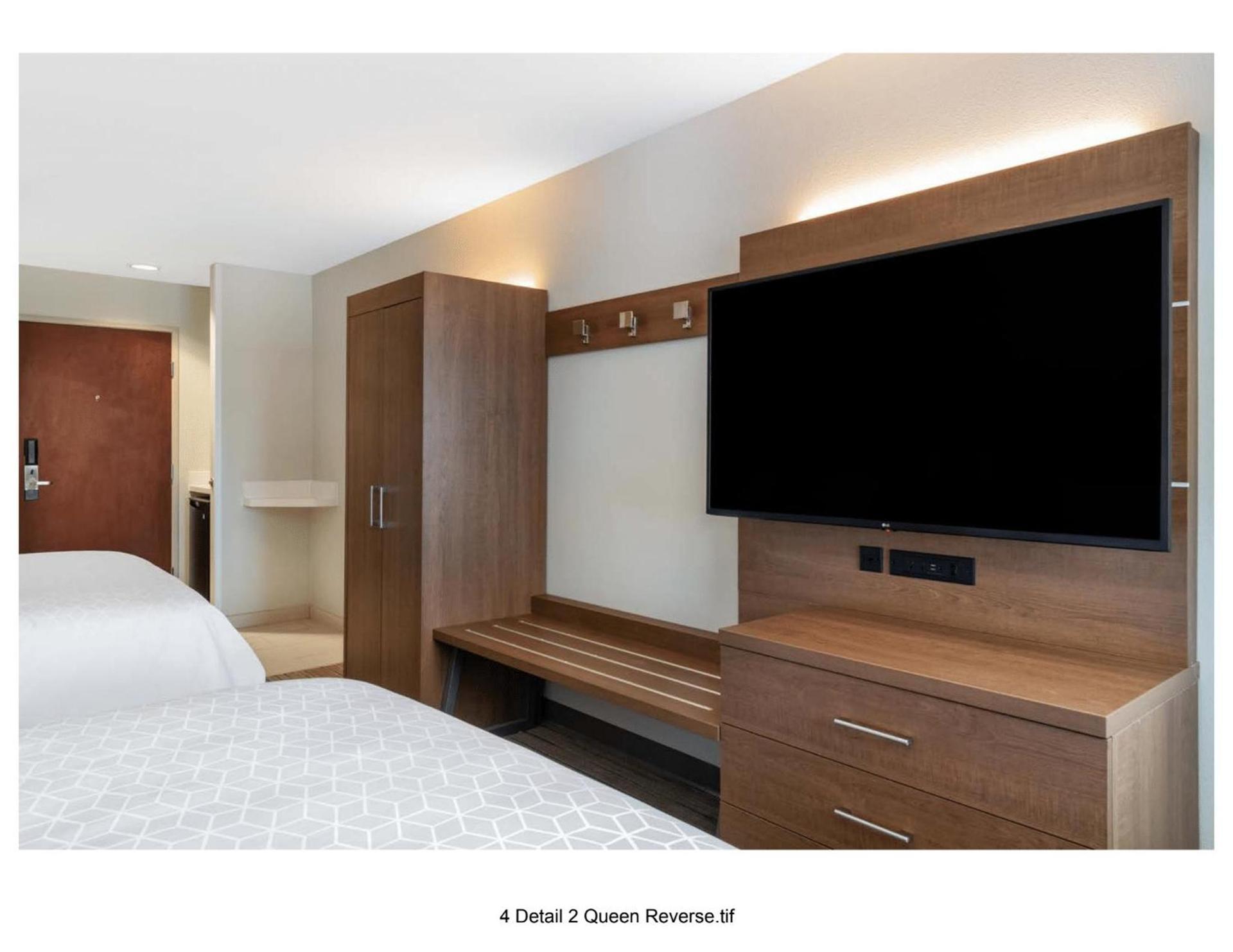 Holiday Inn Express & Suites Colorado Springs-Airport by IHG photo 4