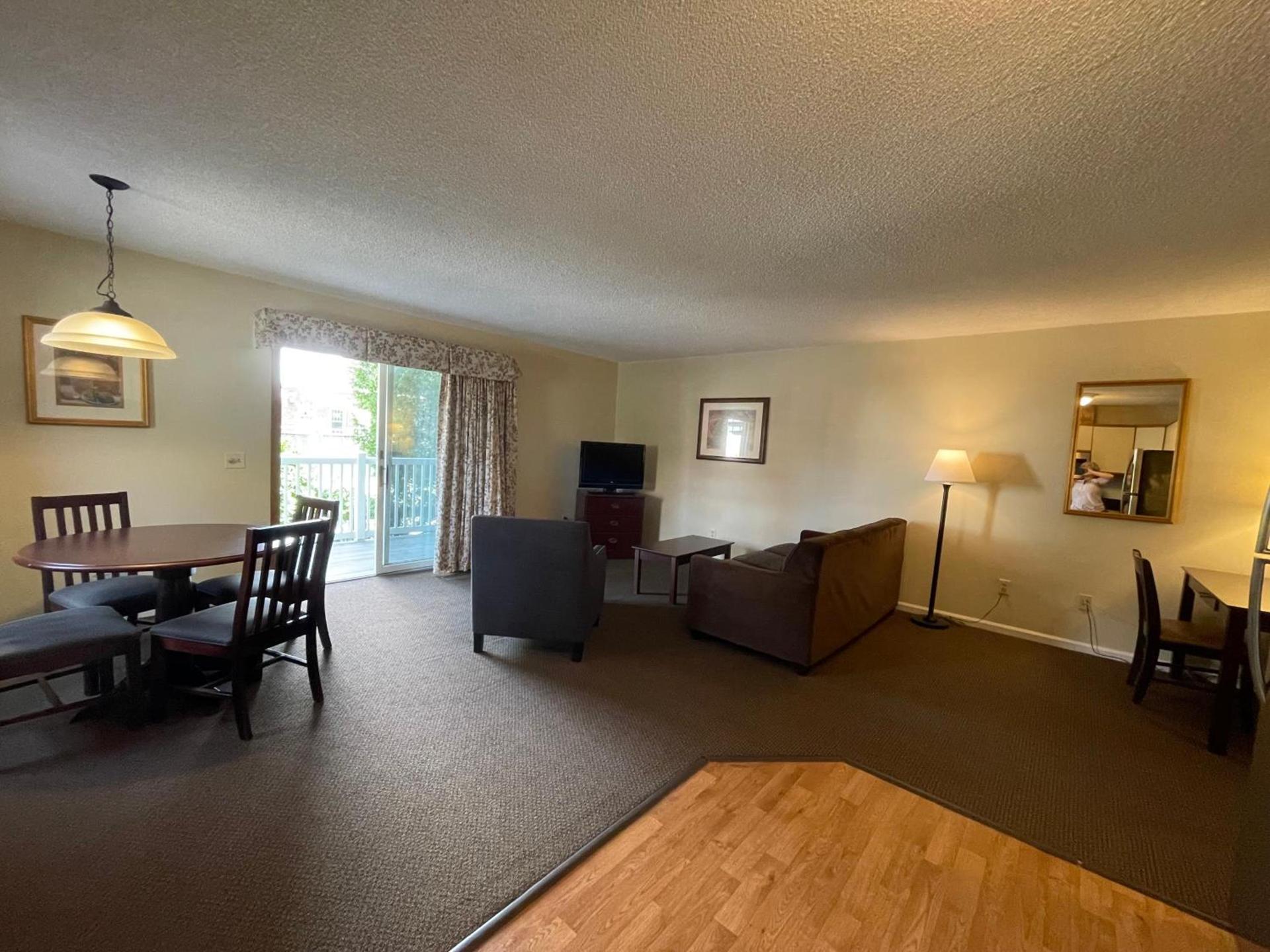 The Central Downtown Inn Suites photo 8