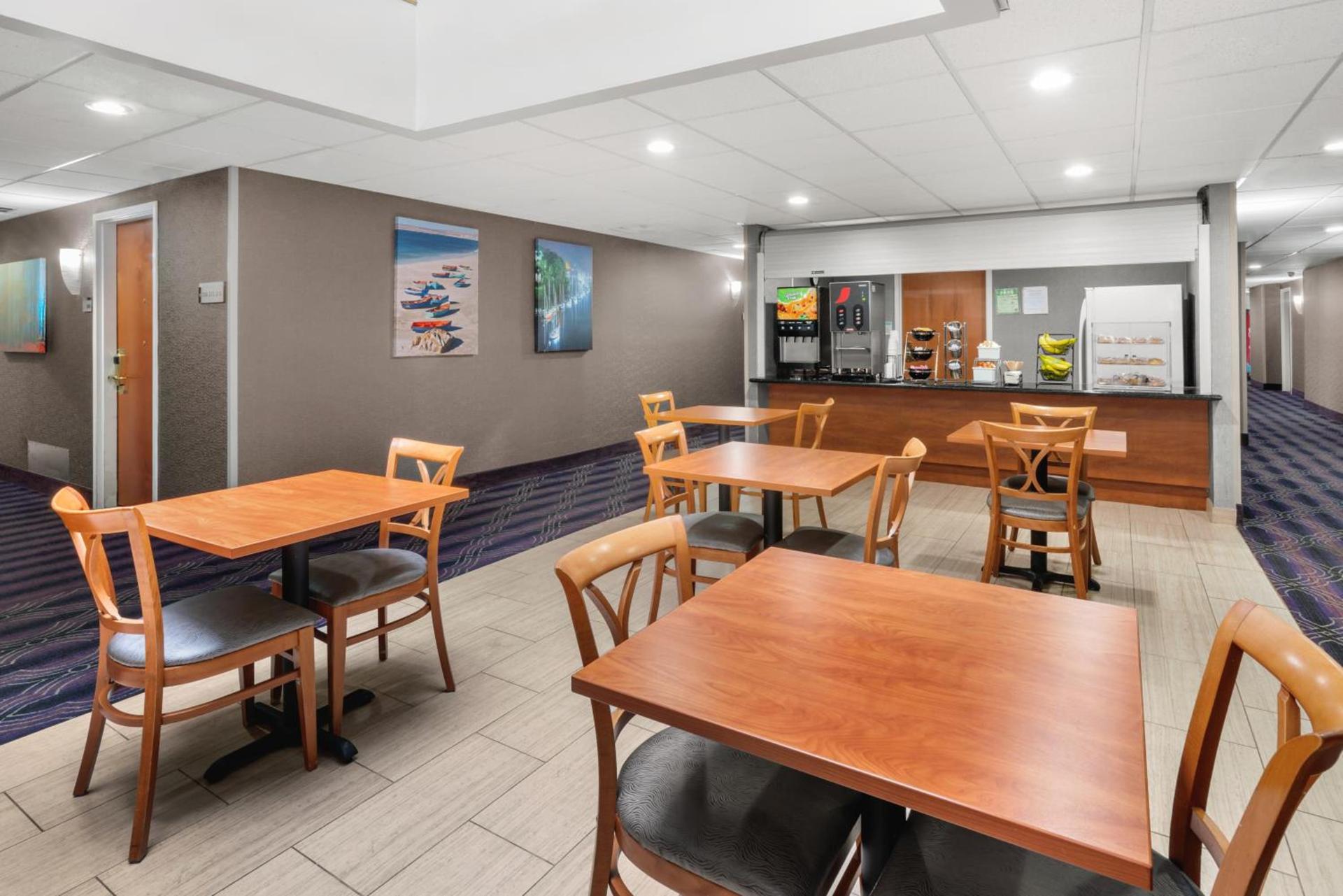 Hotel Aura SFO Airport FREE SHUTTLE photo 18