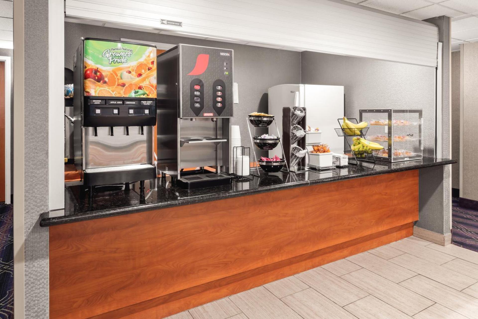 Hotel Aura SFO Airport FREE SHUTTLE photo 19