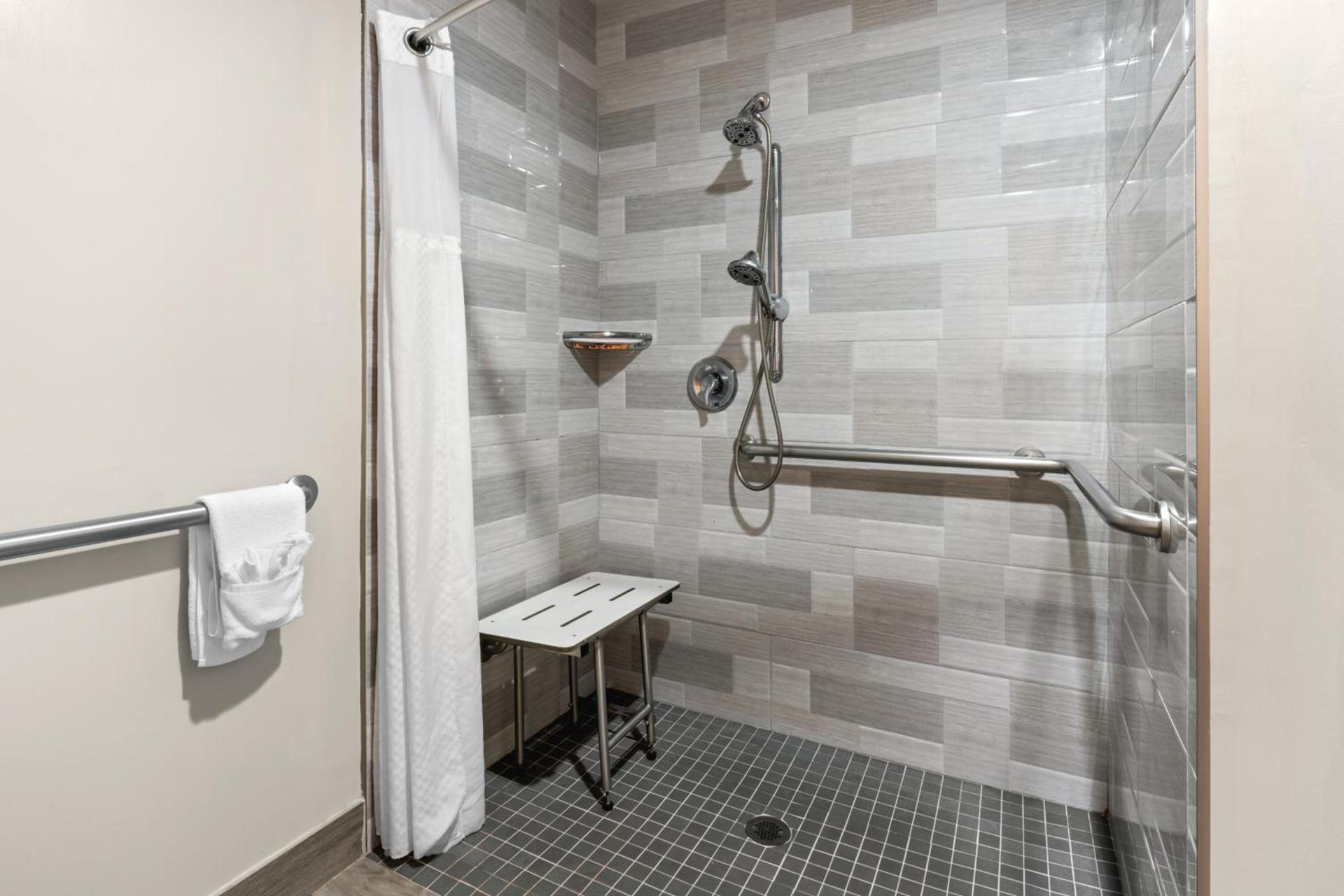 Hotel Aura SFO Airport FREE SHUTTLE photo 34