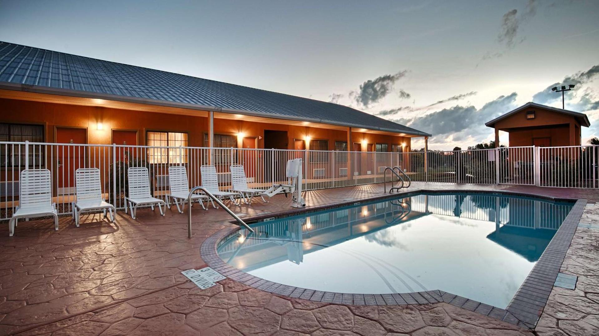 Best Western Hebbronville Inn photo 2