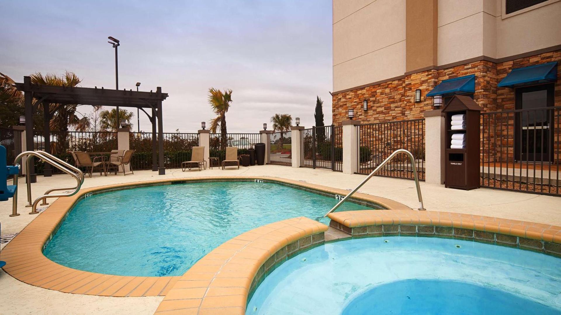 Best Western Plus Flatonia Inn photo 2