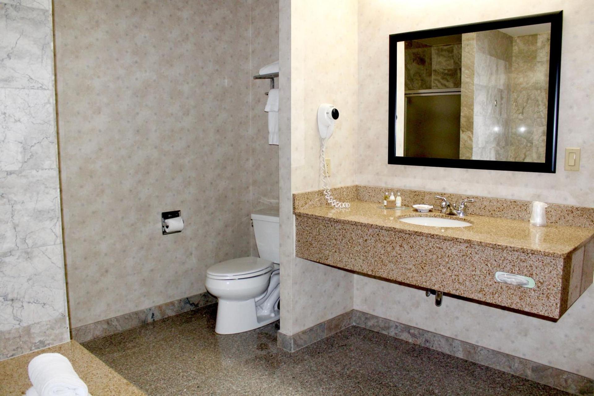 Marco LaGuardia Hotel & Suites photo 6