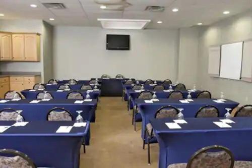 Marco LaGuardia Hotel & Suites photo 11