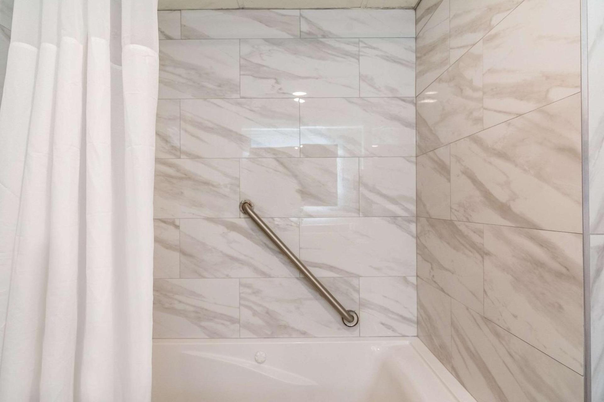 Clarion Pointe South Boston - Danville East photo 14
