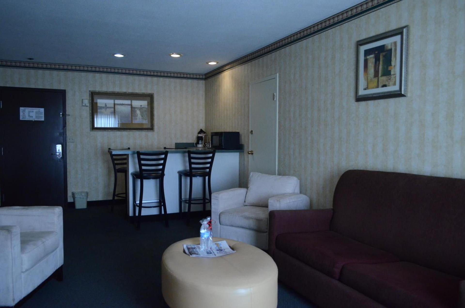 Rodeway Inn & Suites East Windsor photo 11