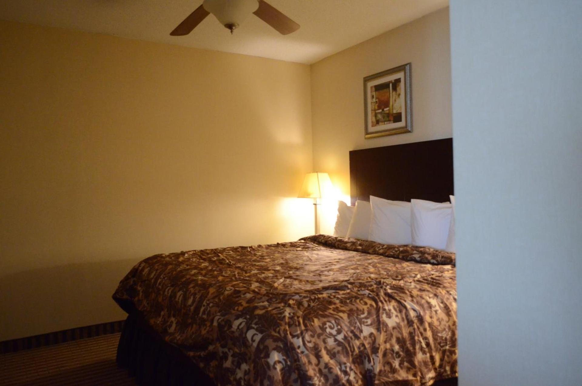 Rodeway Inn & Suites East Windsor photo 7