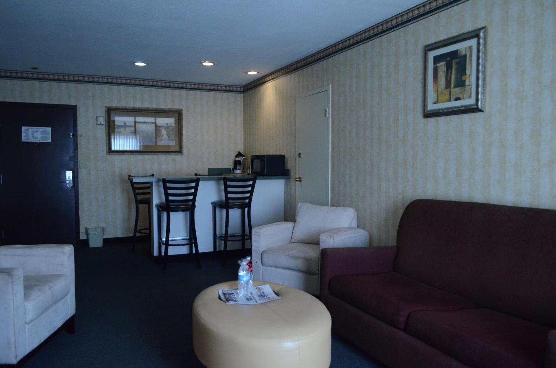 Rodeway Inn & Suites East Windsor photo 6