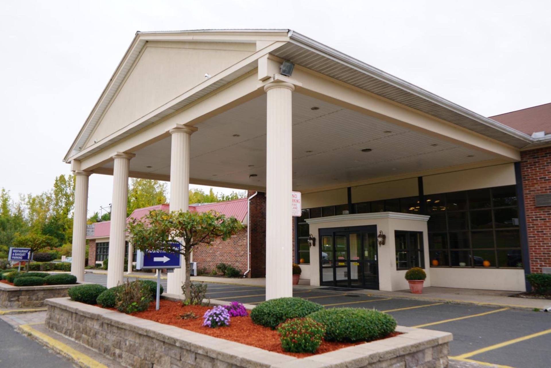 Rodeway Inn & Suites East Windsor photo 2