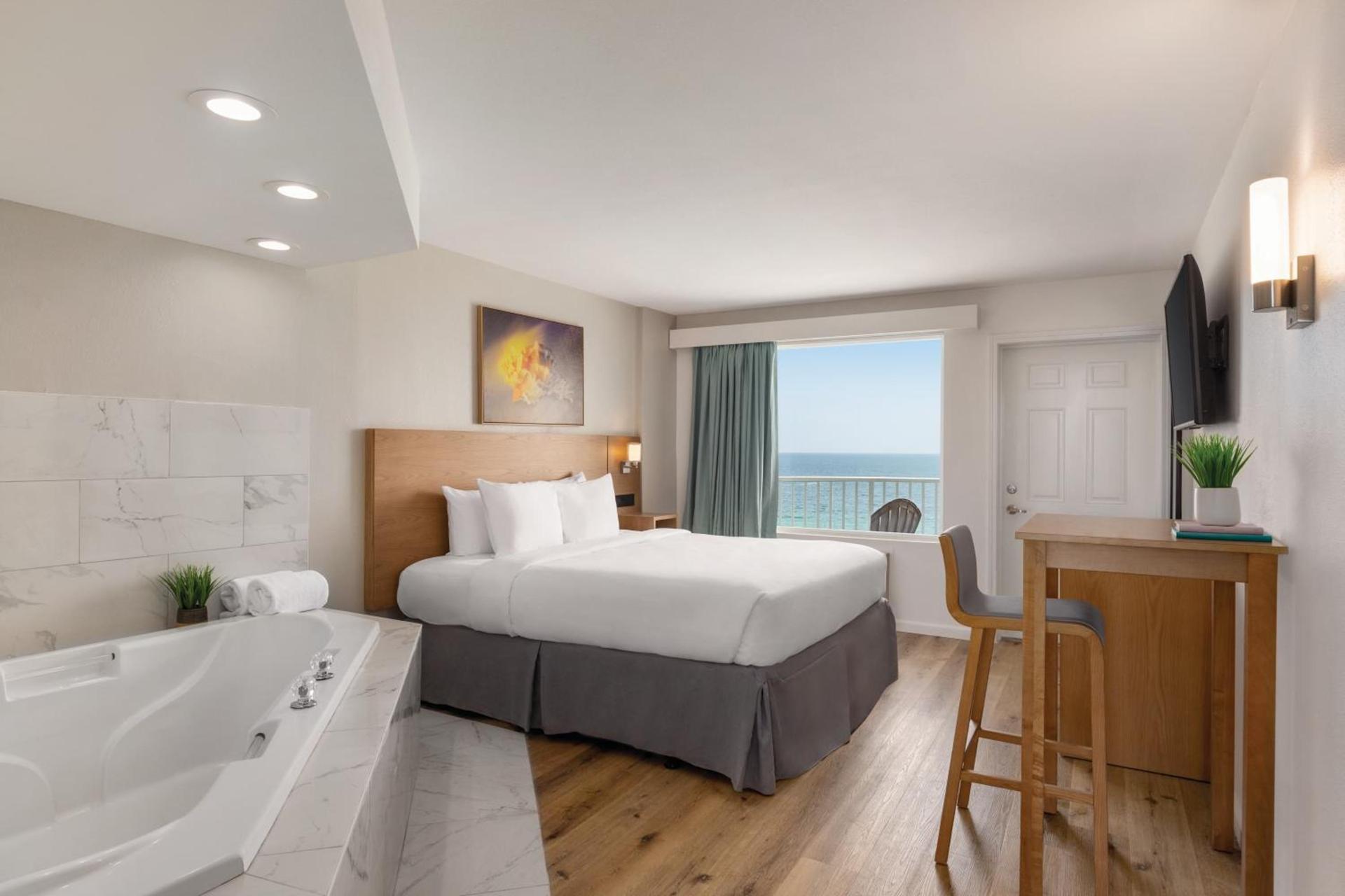 Radisson Beachfront Hotel - Panama City Beach photo 43