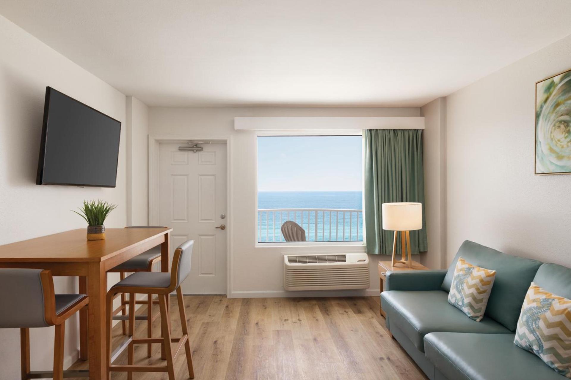 Radisson Beachfront Hotel - Panama City Beach photo 46