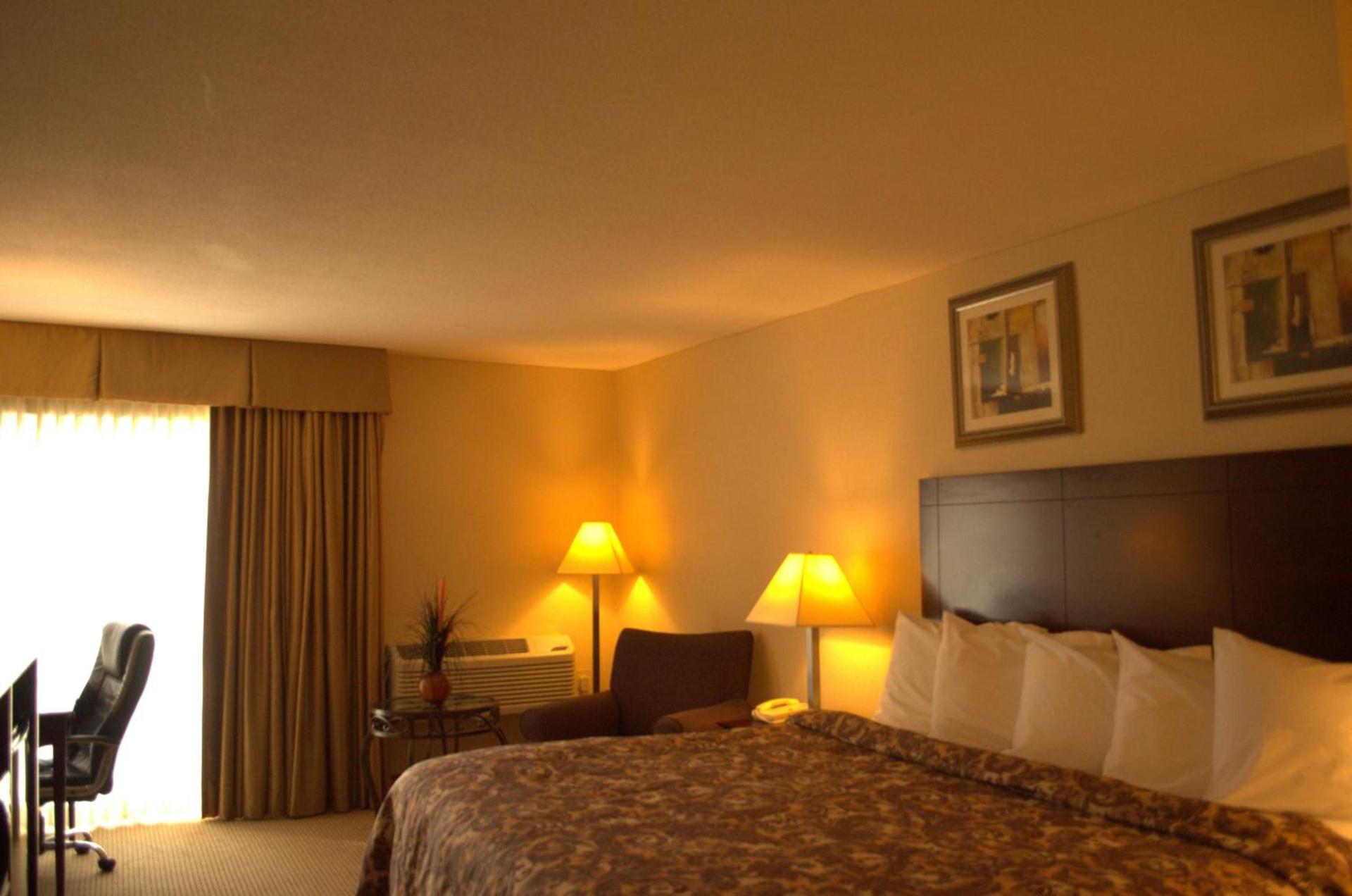 Rodeway Inn & Suites East Windsor photo 30