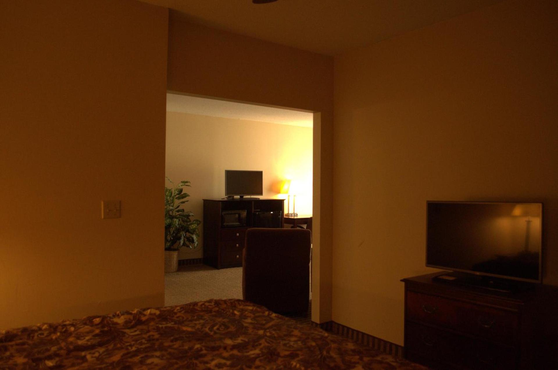 Rodeway Inn & Suites East Windsor photo 25