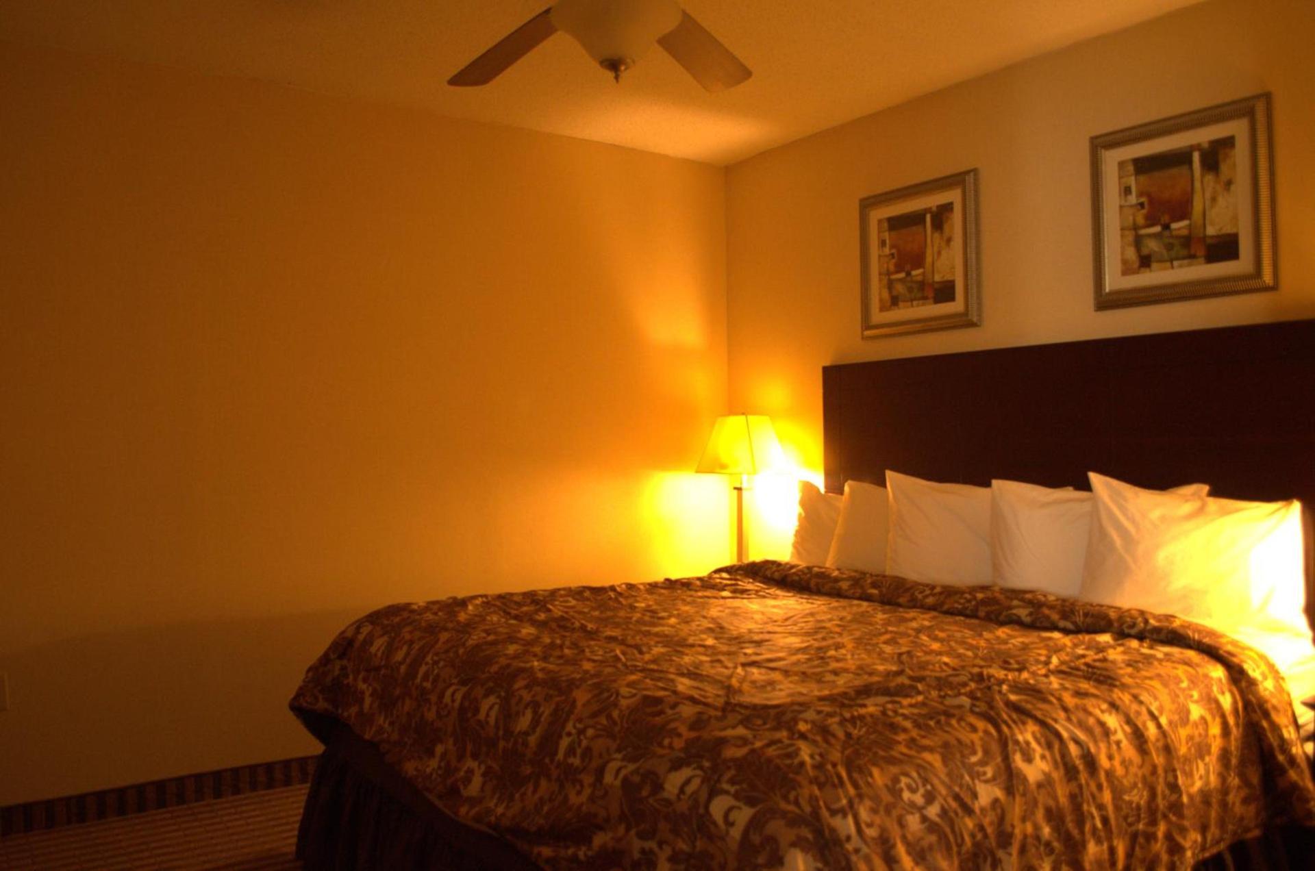 Rodeway Inn & Suites East Windsor photo 23
