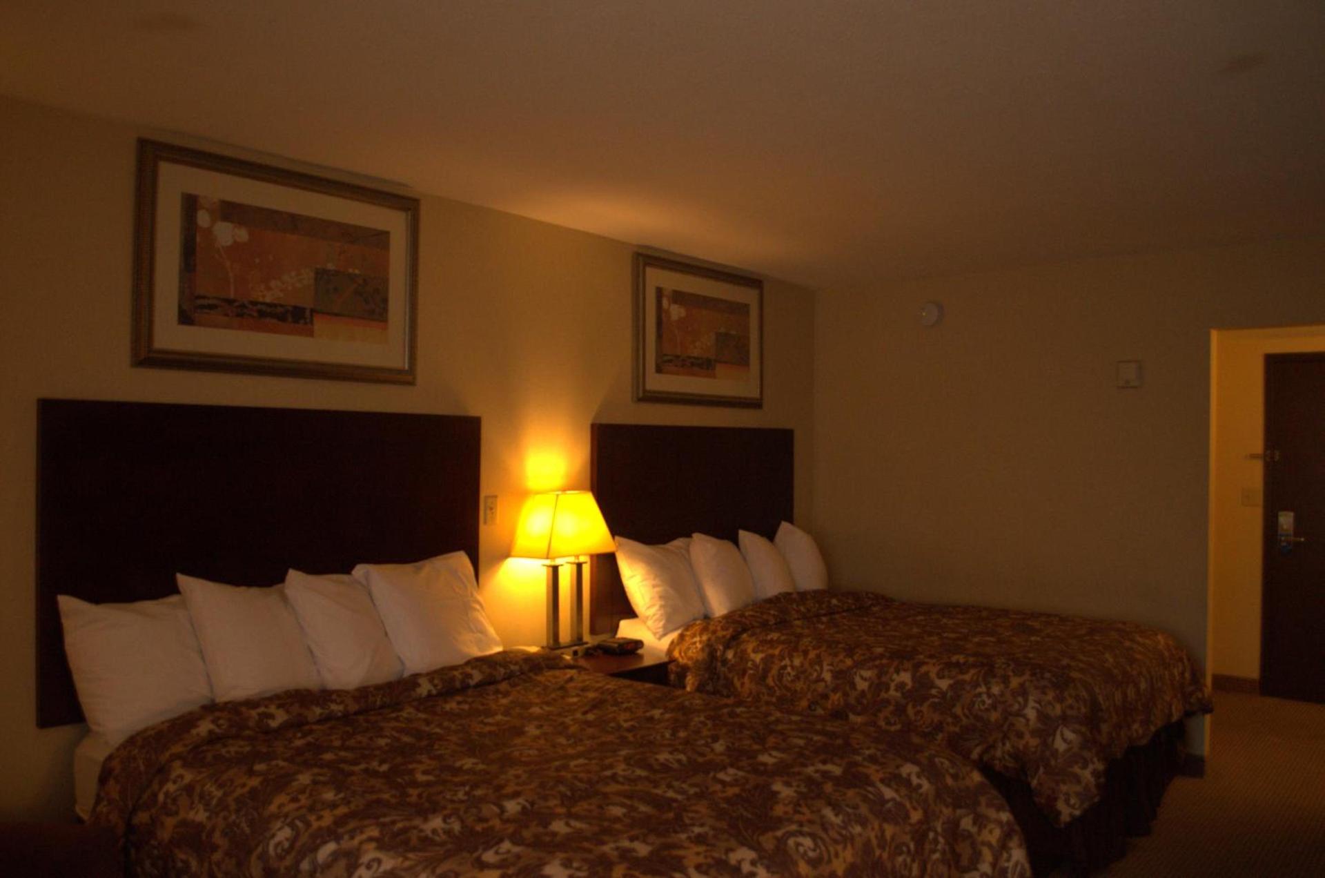 Rodeway Inn & Suites East Windsor photo 31